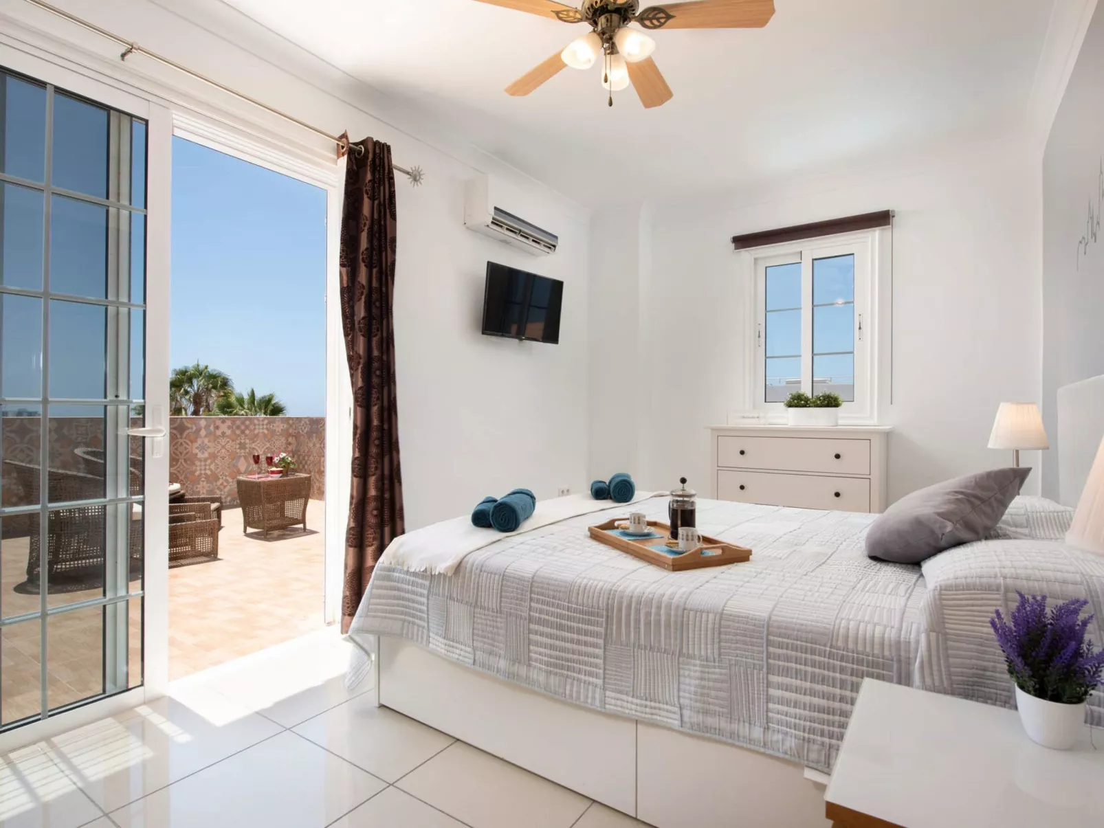 Villa Naranja mit beheiztem Pool und Meerblick