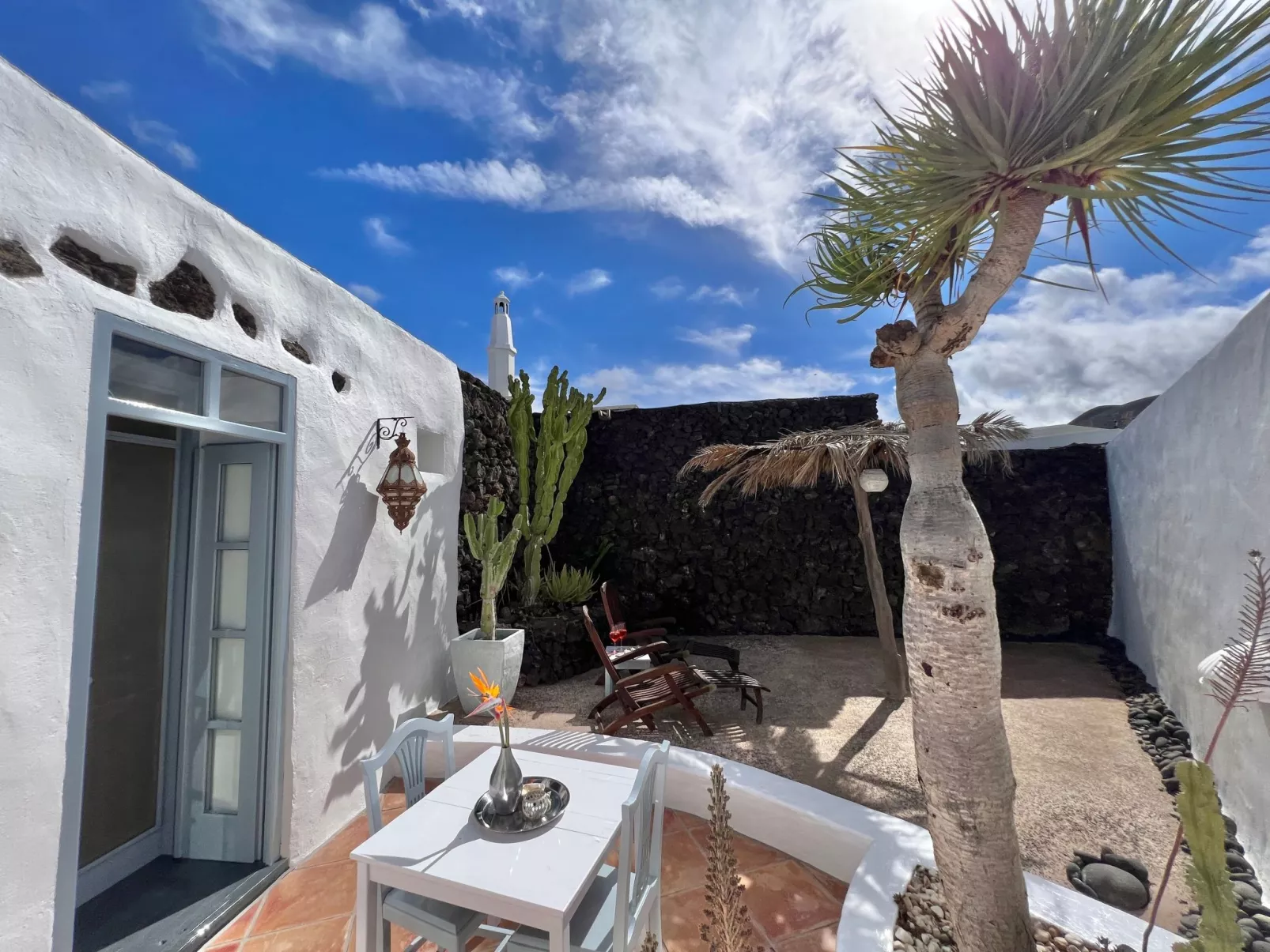 Casita Aloe in Uga-Outside