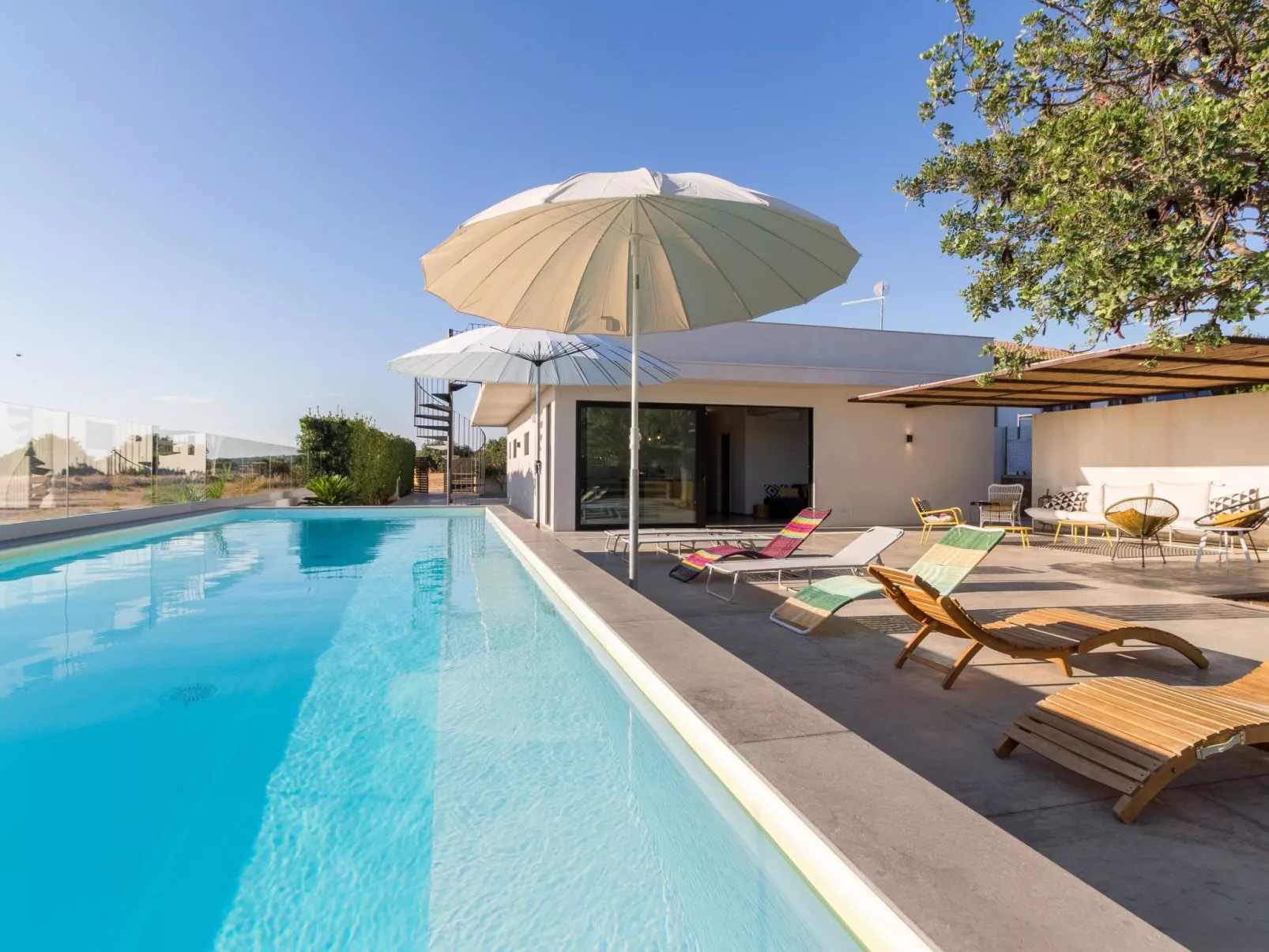 Demetra, moderne Villa mit Pool und Meerblick-Image-tags.info