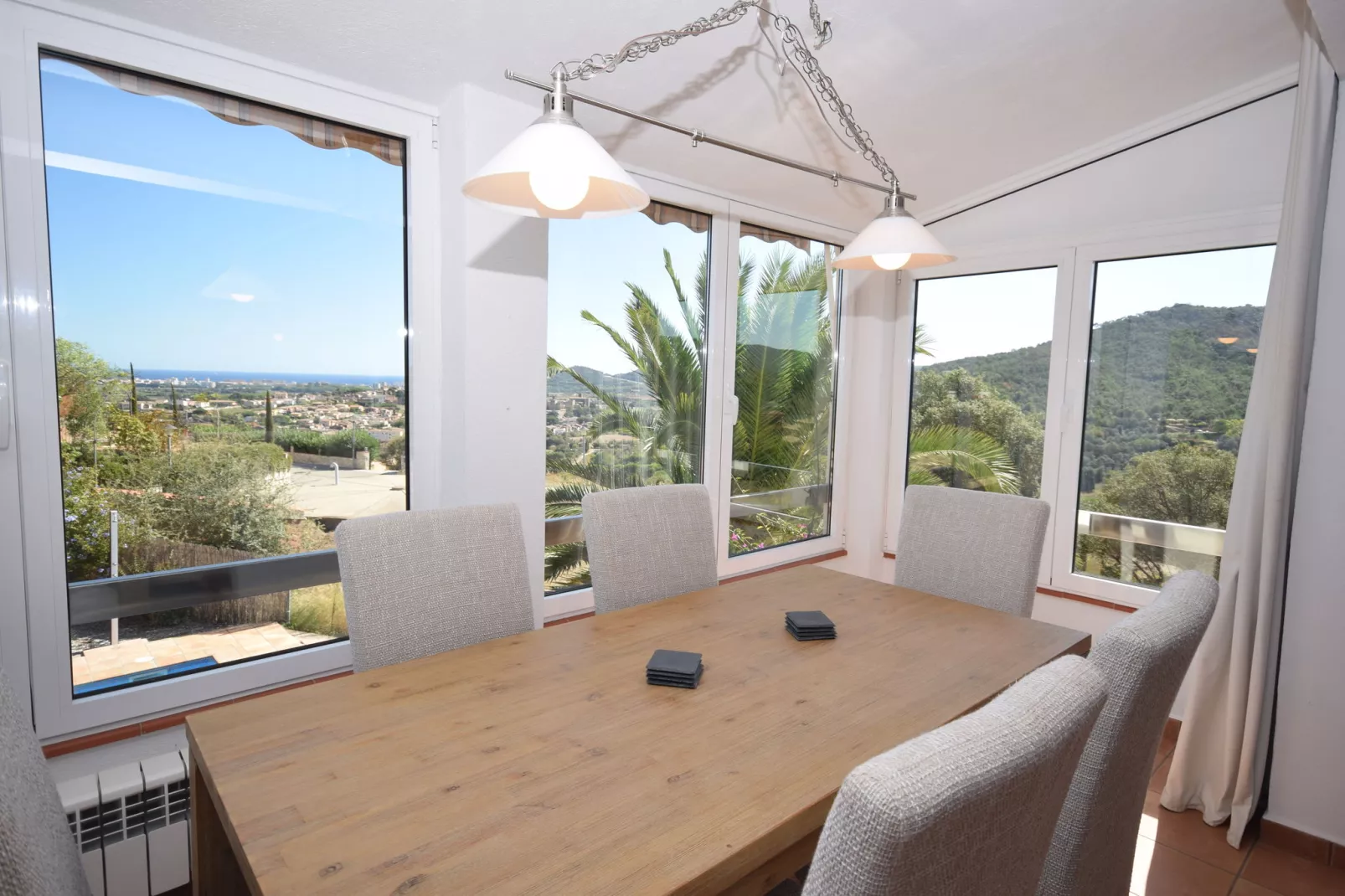 PréciliCédri-Dining room