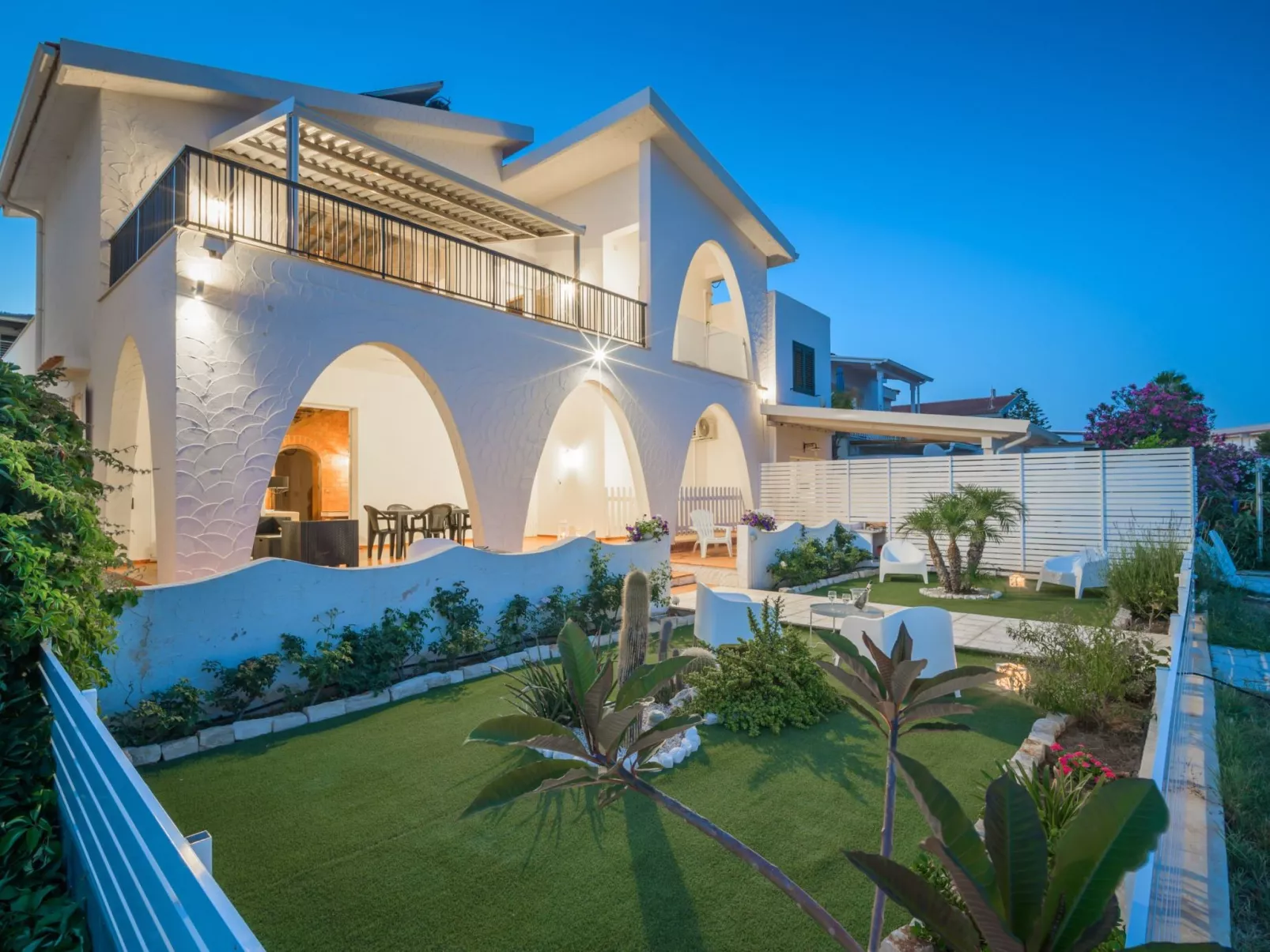 Villa am Sandstrand von Punta Secca-Image-tags.info