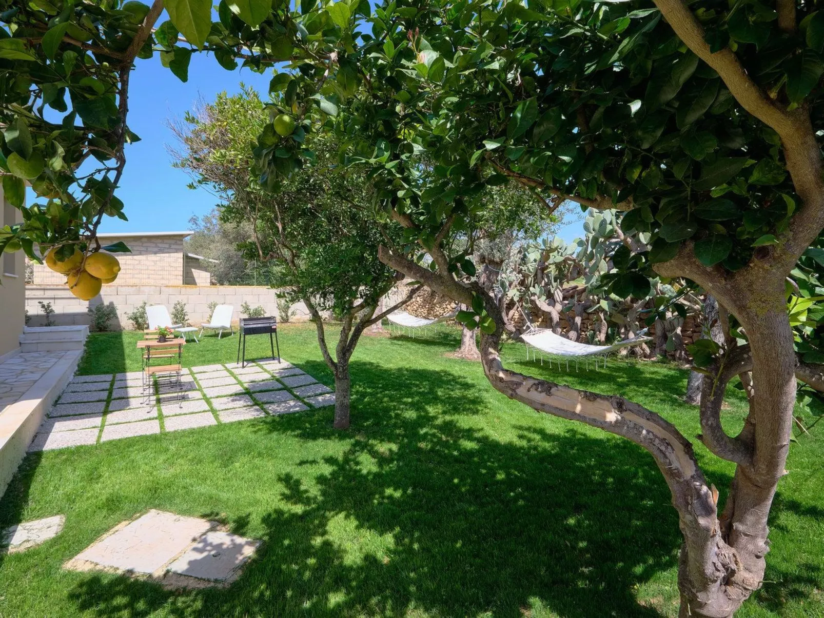 Villa Teti, mit Schwimmbad und in der Nähe des Strandes-Outside