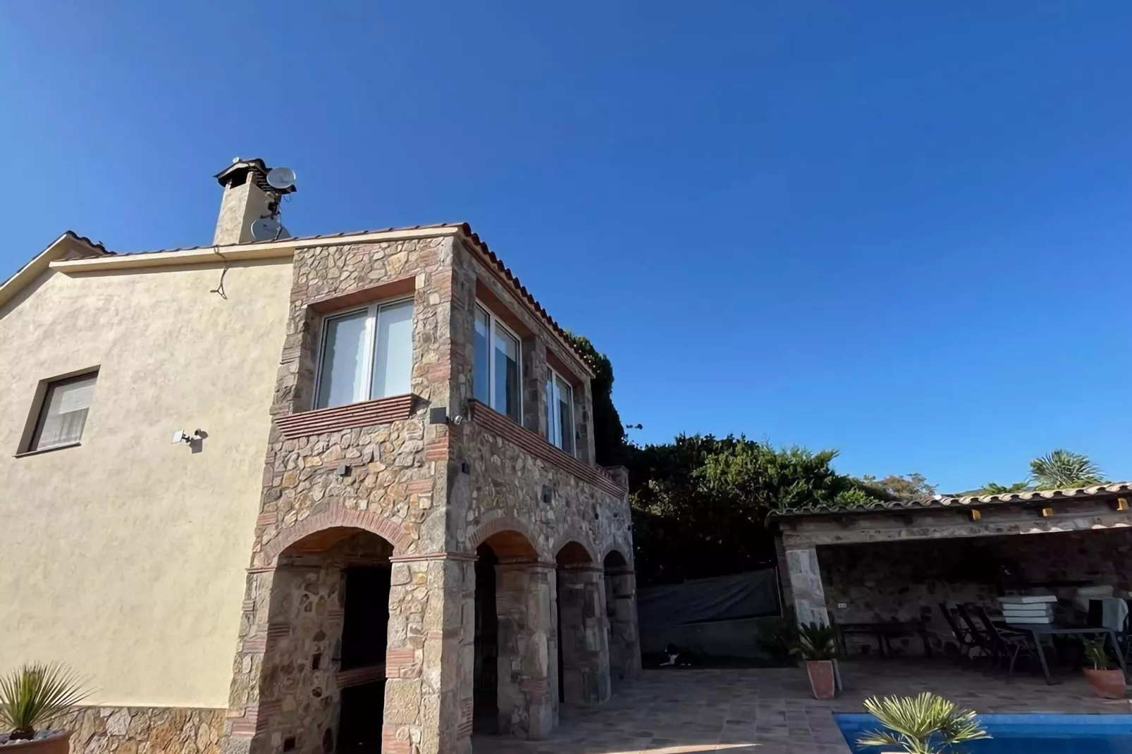 PréciliCédri-Exterior summer