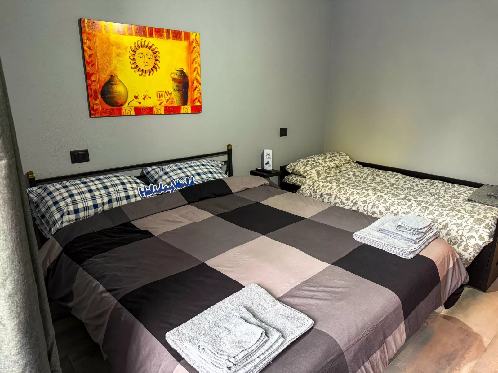 Neue moderne Seeüberdachung von Holiday World-Drinnen