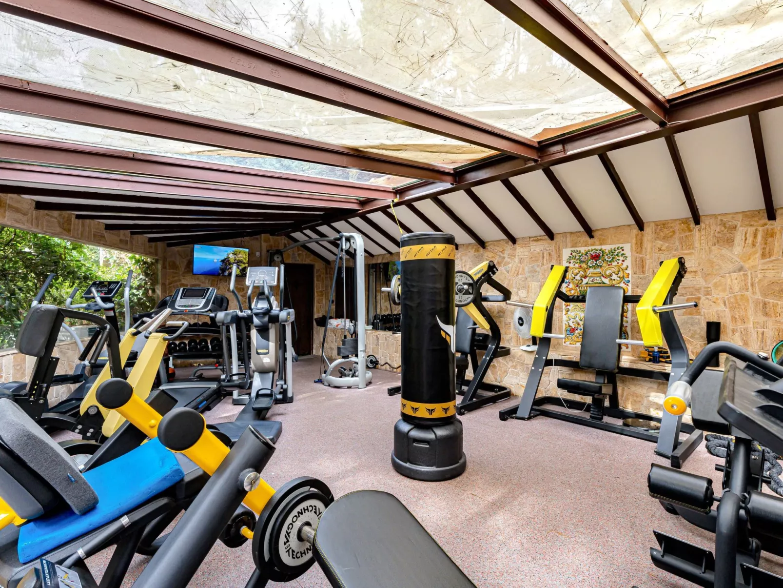 5-Suiten Madrid Villa Oasis, Schwimmbad-Spa, Fitnessraum, Club-Inside