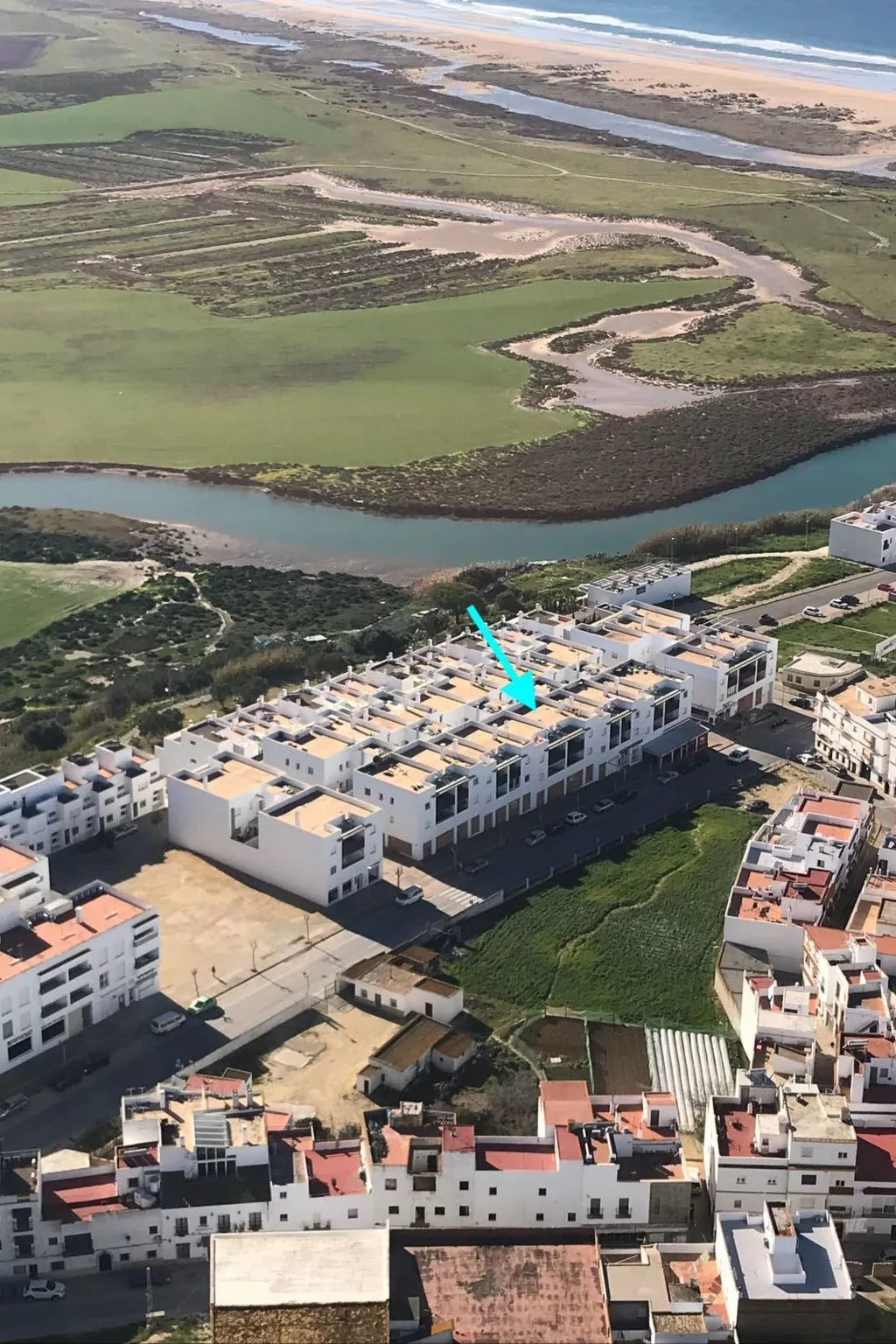 Helle und geräumige Wohnung in Conil-Draußen