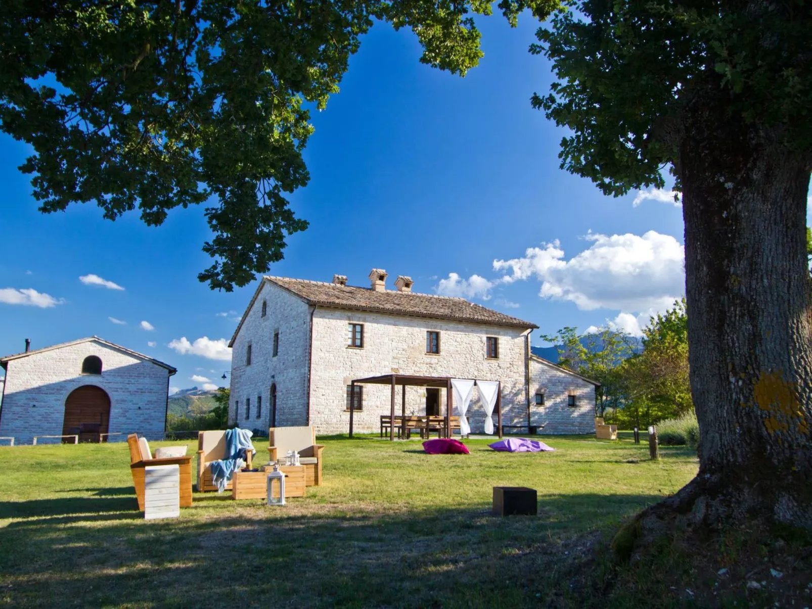 Ferienvilla 'Checello' mit privatem Pool-Draußen