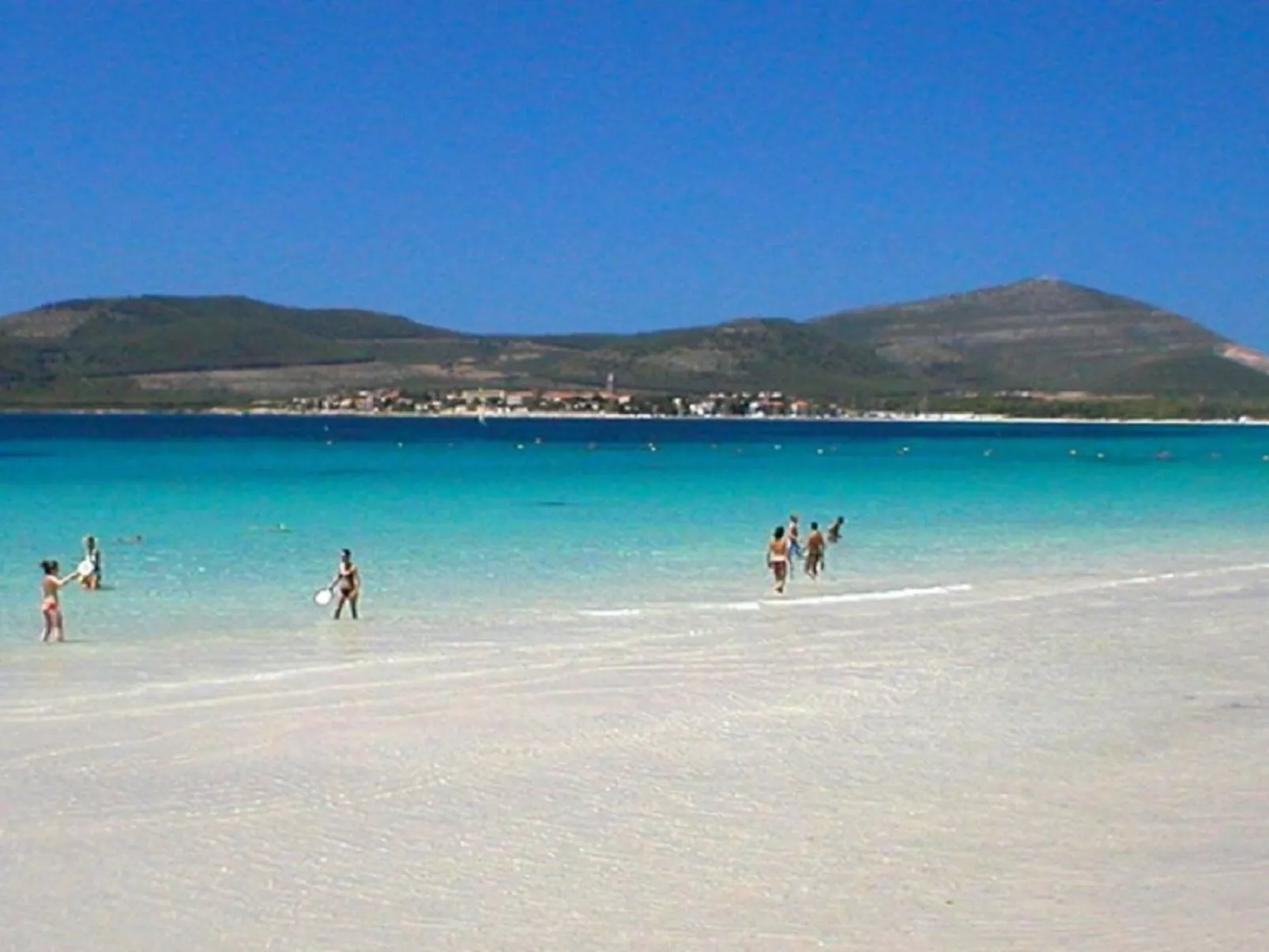 Rustikale Villa mit Steinpool-Image-tags.info