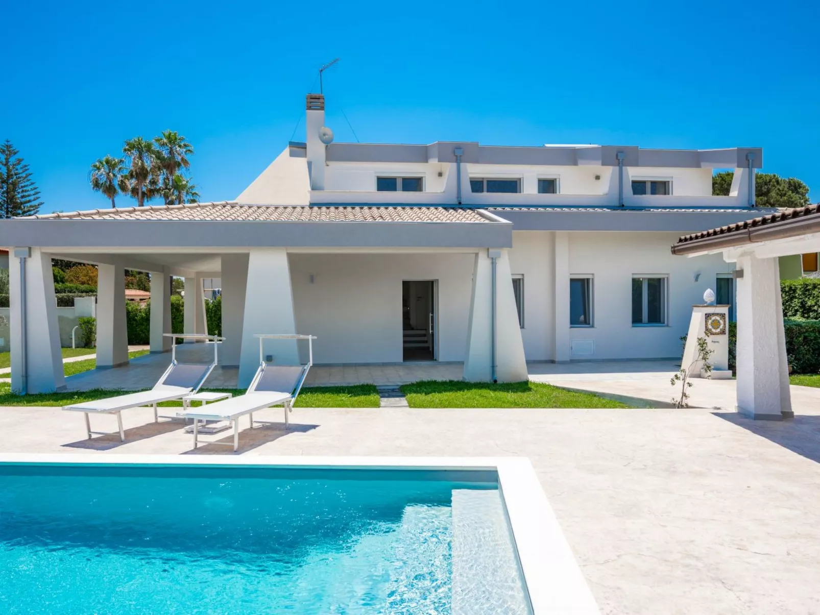 Für 10 Personen an der Küste Siziliens-Draußen