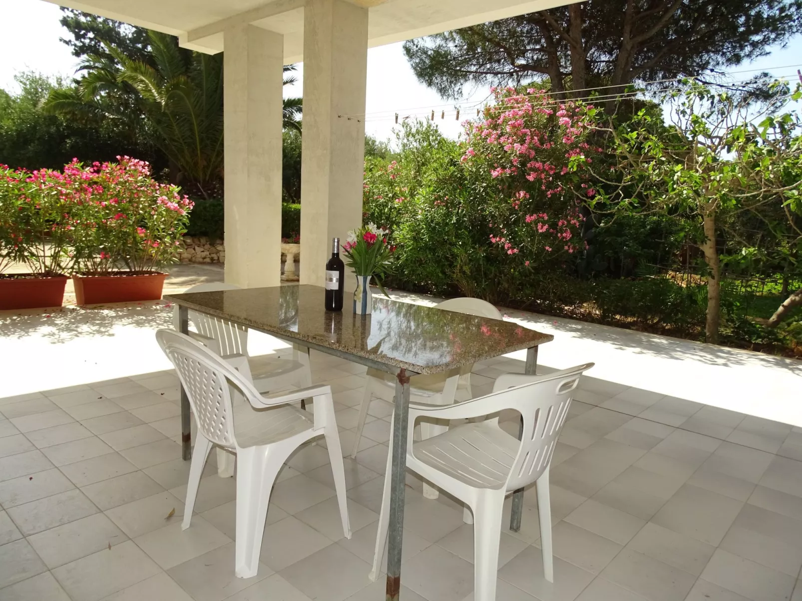 Mit grosser Terrasse direkt am Meer-Outside