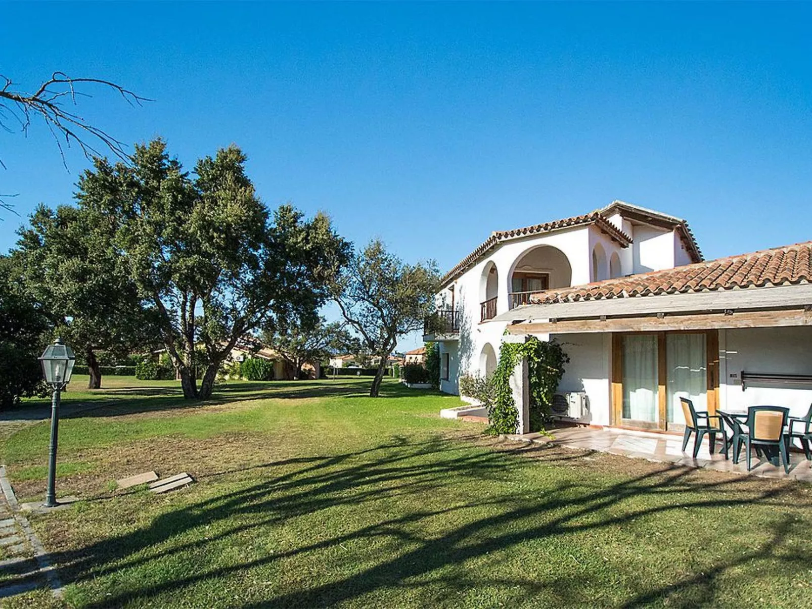 Apt. Eldi SA, mit gemeinsamem Schwimmbad-Draußen