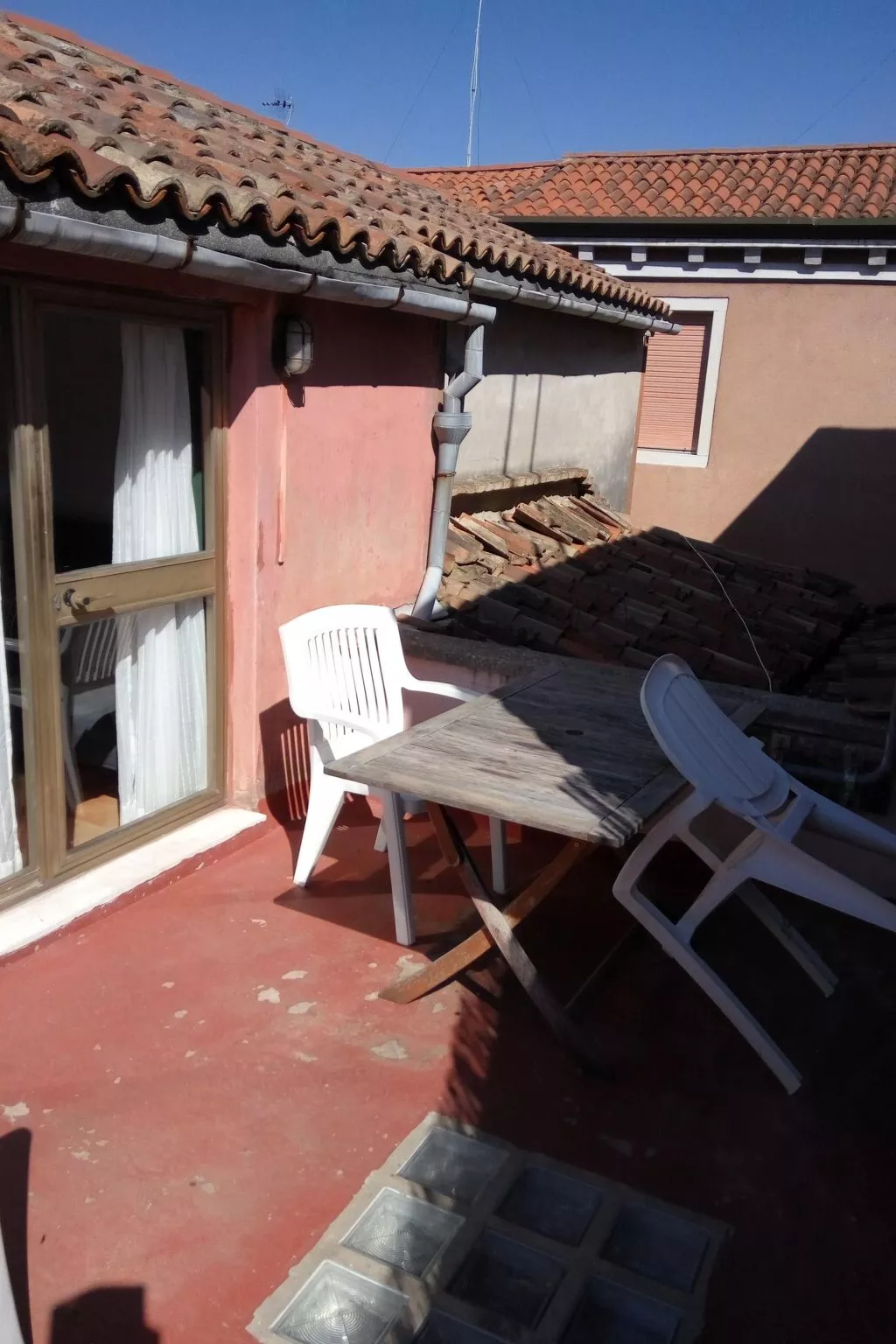 Zweijährige Terrassenwohnung-Outside