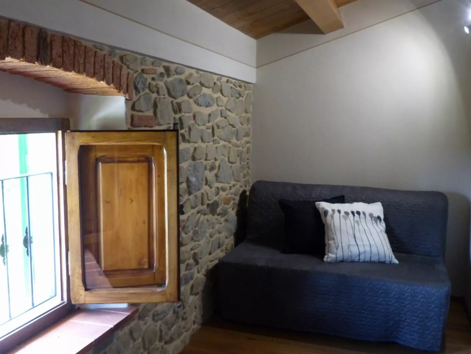 'Case cioni' mit Schwimmbad-Drinnen