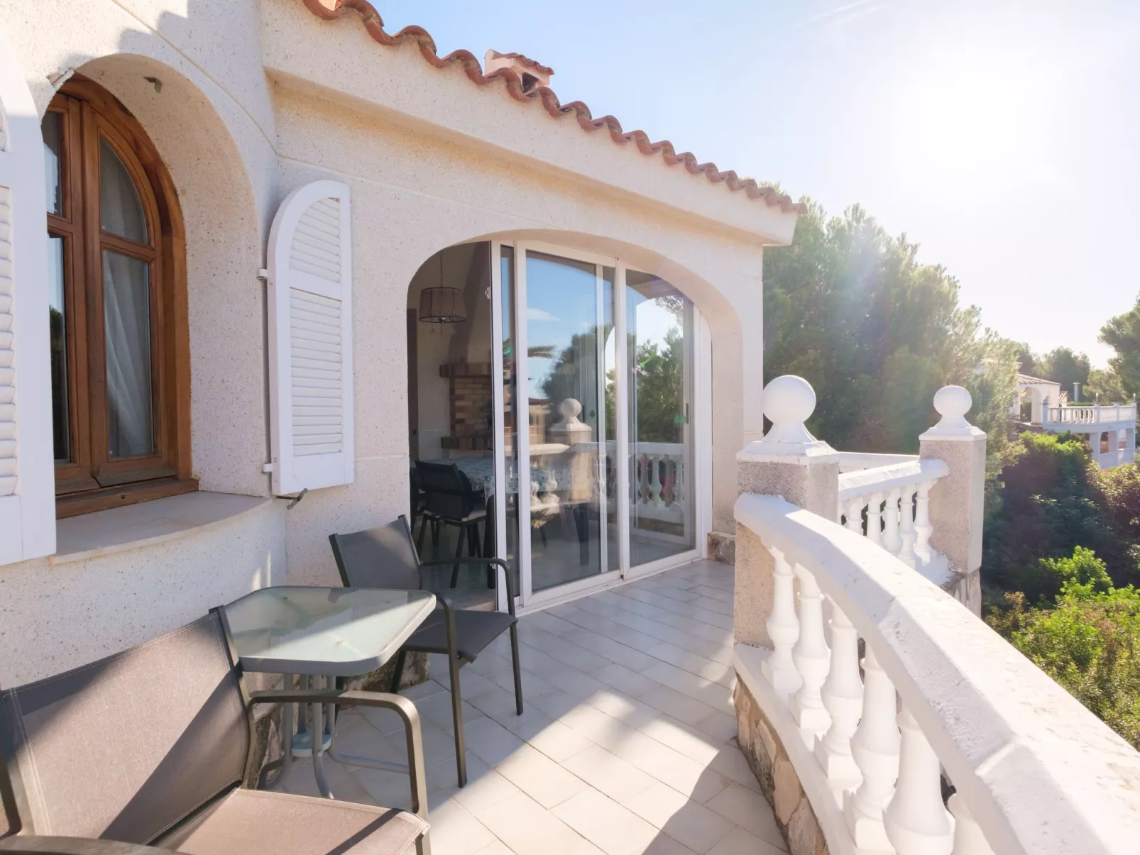 Imposante Ferienvilla mit großem Pool-Image-tags.info