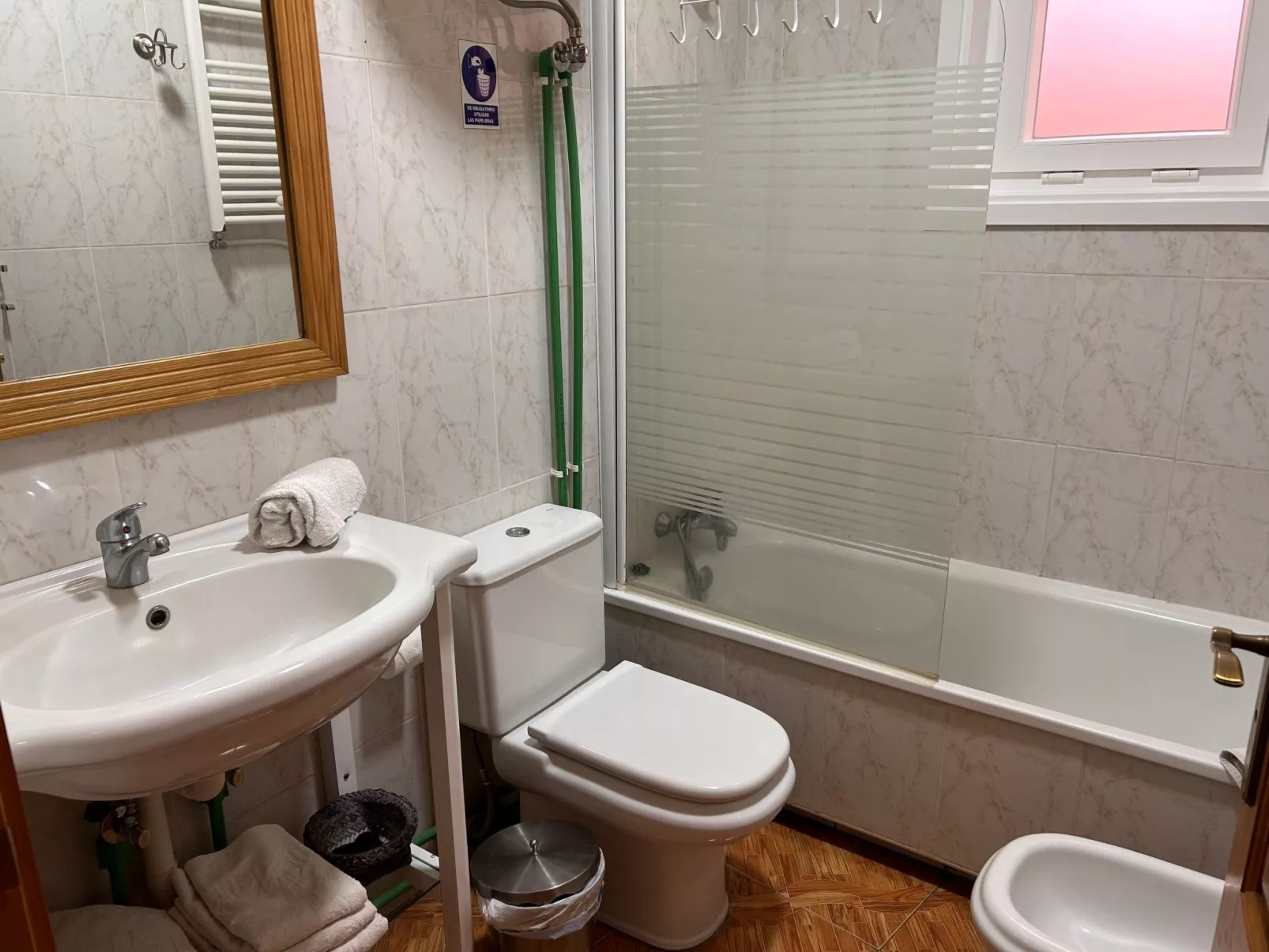 Apartment mit Balkon und Meerblick-Drinnen