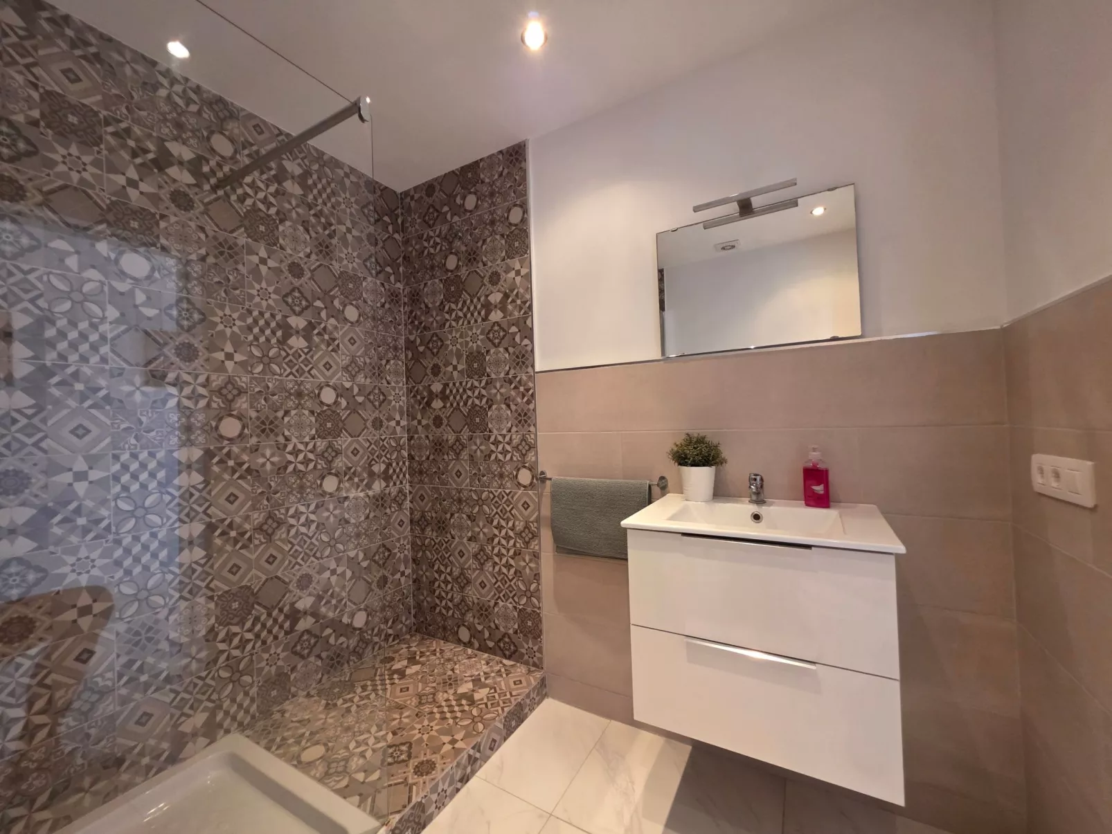 Apartment Ocean View-Image-tags.info