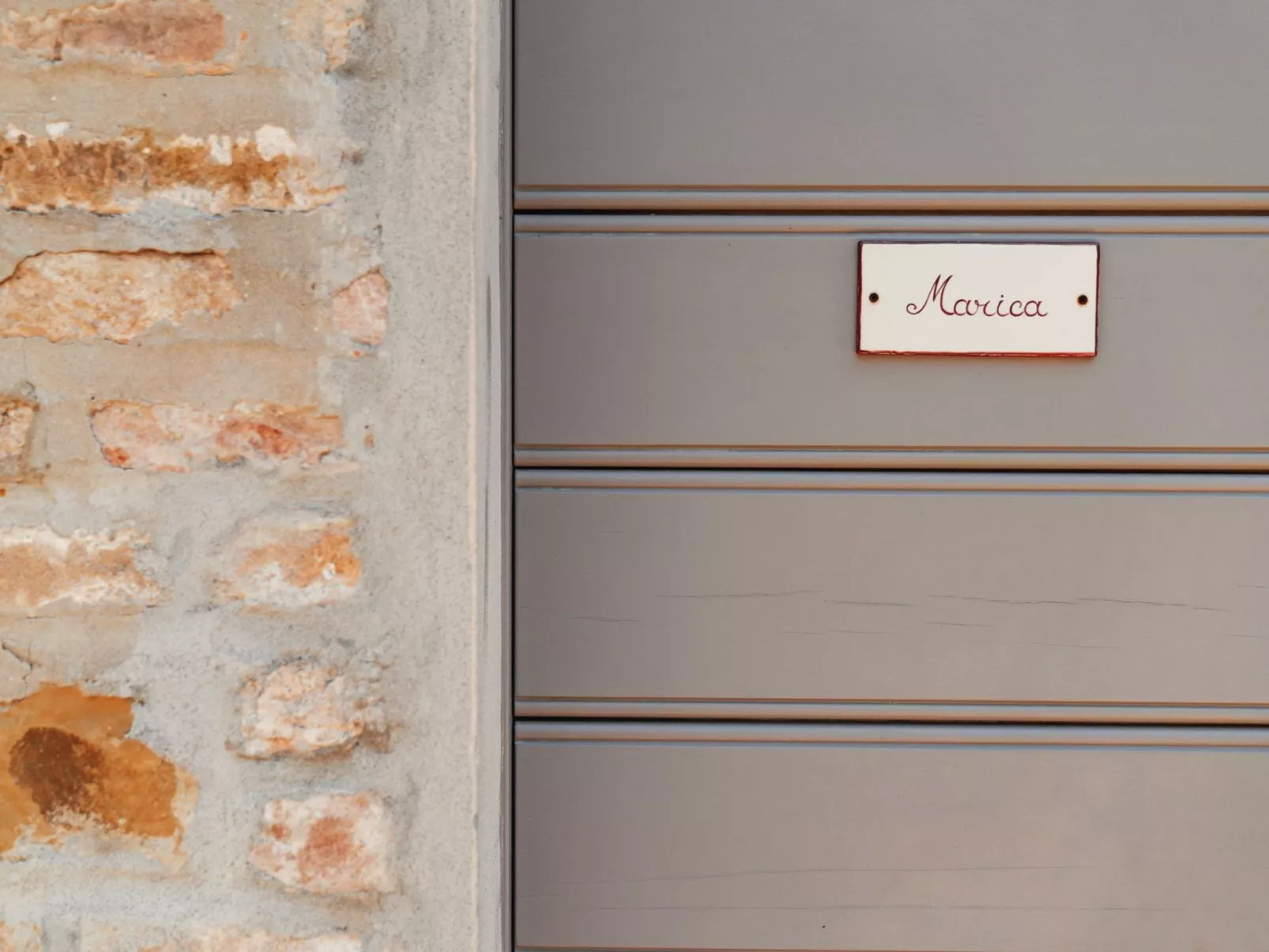 Studio-Apartment mit Sommerpool, Garten und Aussicht-Inside