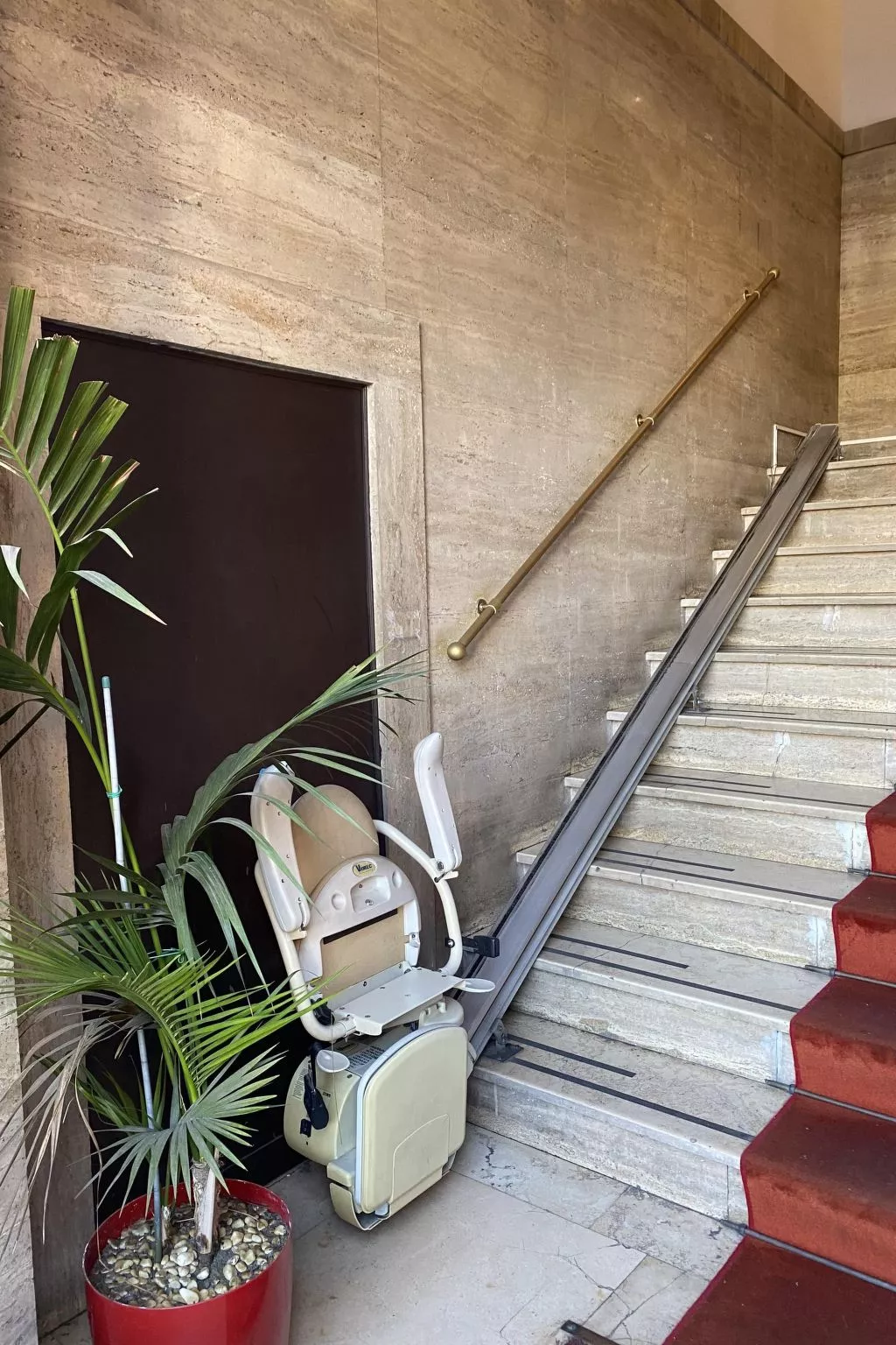 Wohnung 'Danke Vatikan'-Image-tags.info