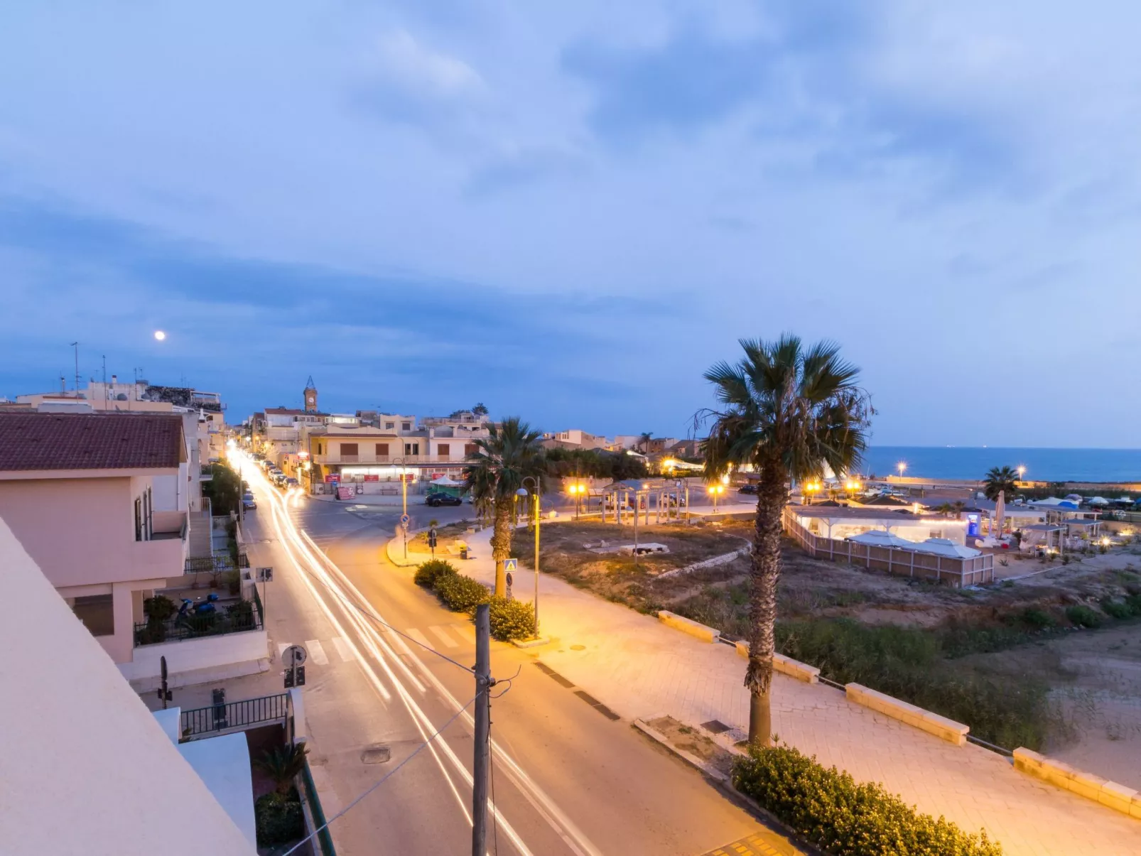 Charmante Wohnung in Donnalucata mit Möblierter Terrasse-Outside