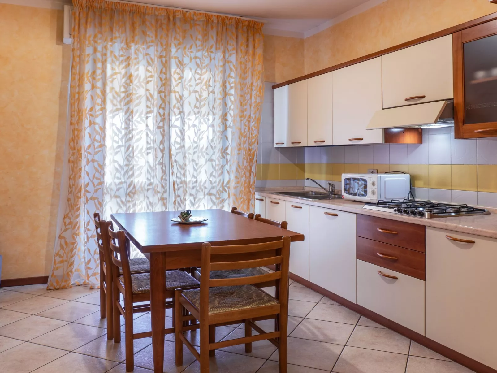 Pia del Faro' Wohnung mit Balkon-Inside