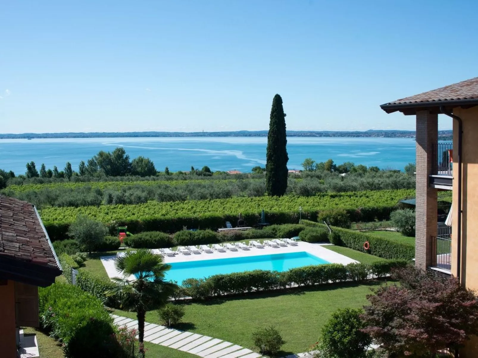 Wohnung in Moniga Del Garda mit Seeblick-Outside