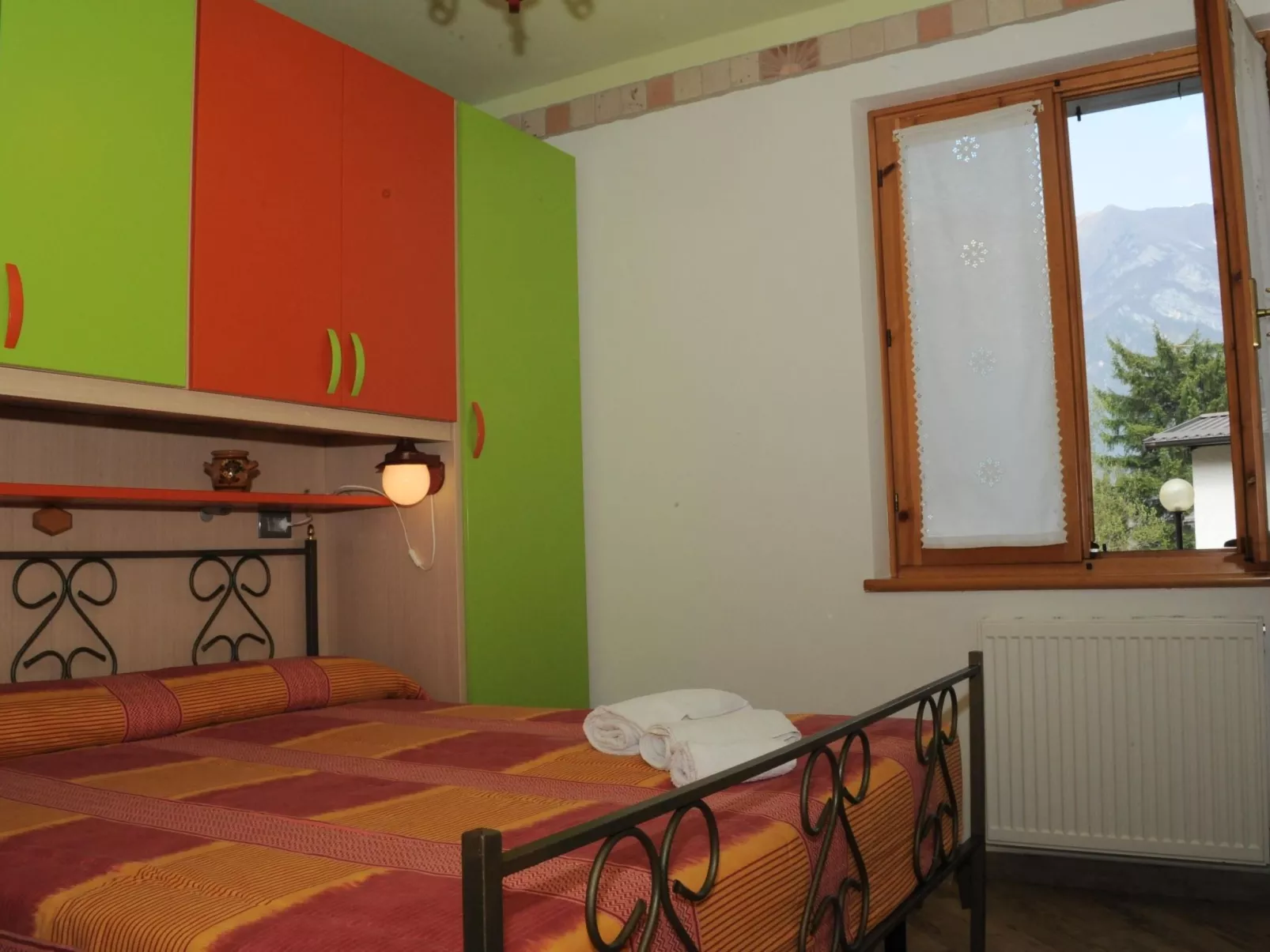 Erdgeschosswohnung mit privatem Garten-Drinnen