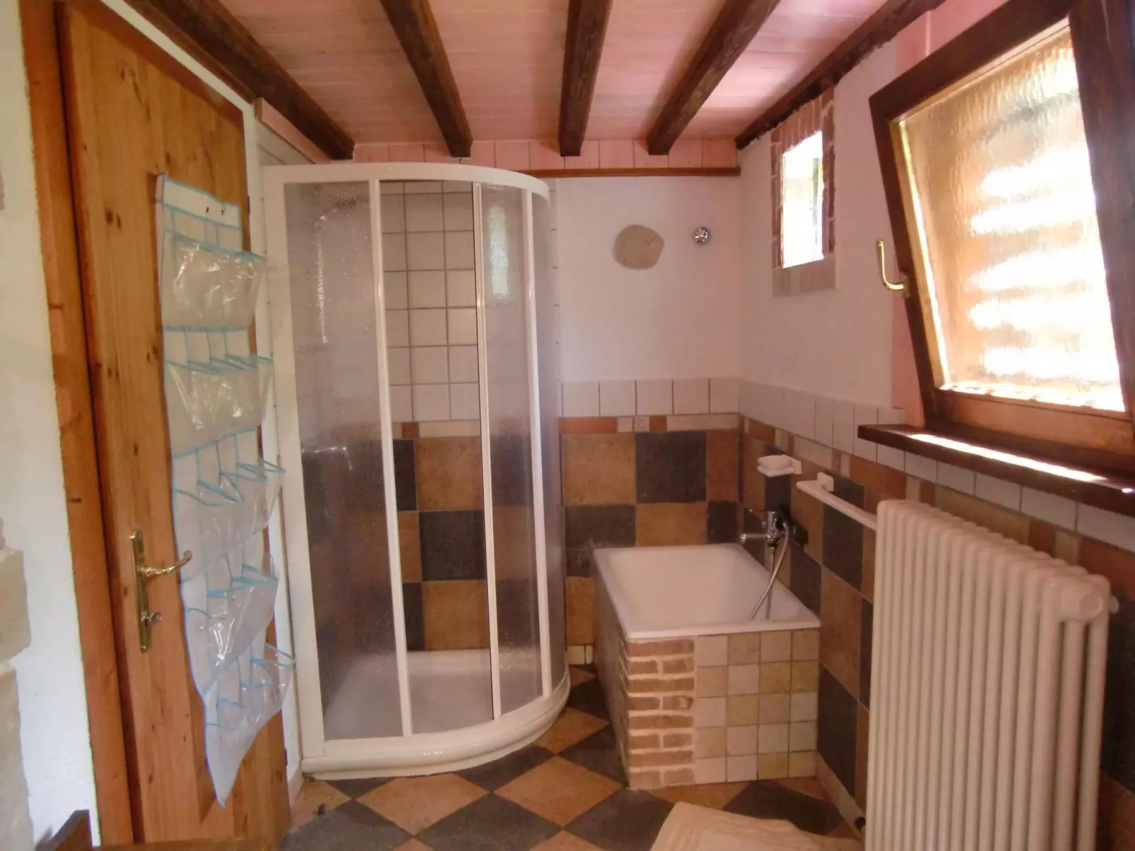 Freistehendes Haus mit eingezäuntem Privatgarten-Inside