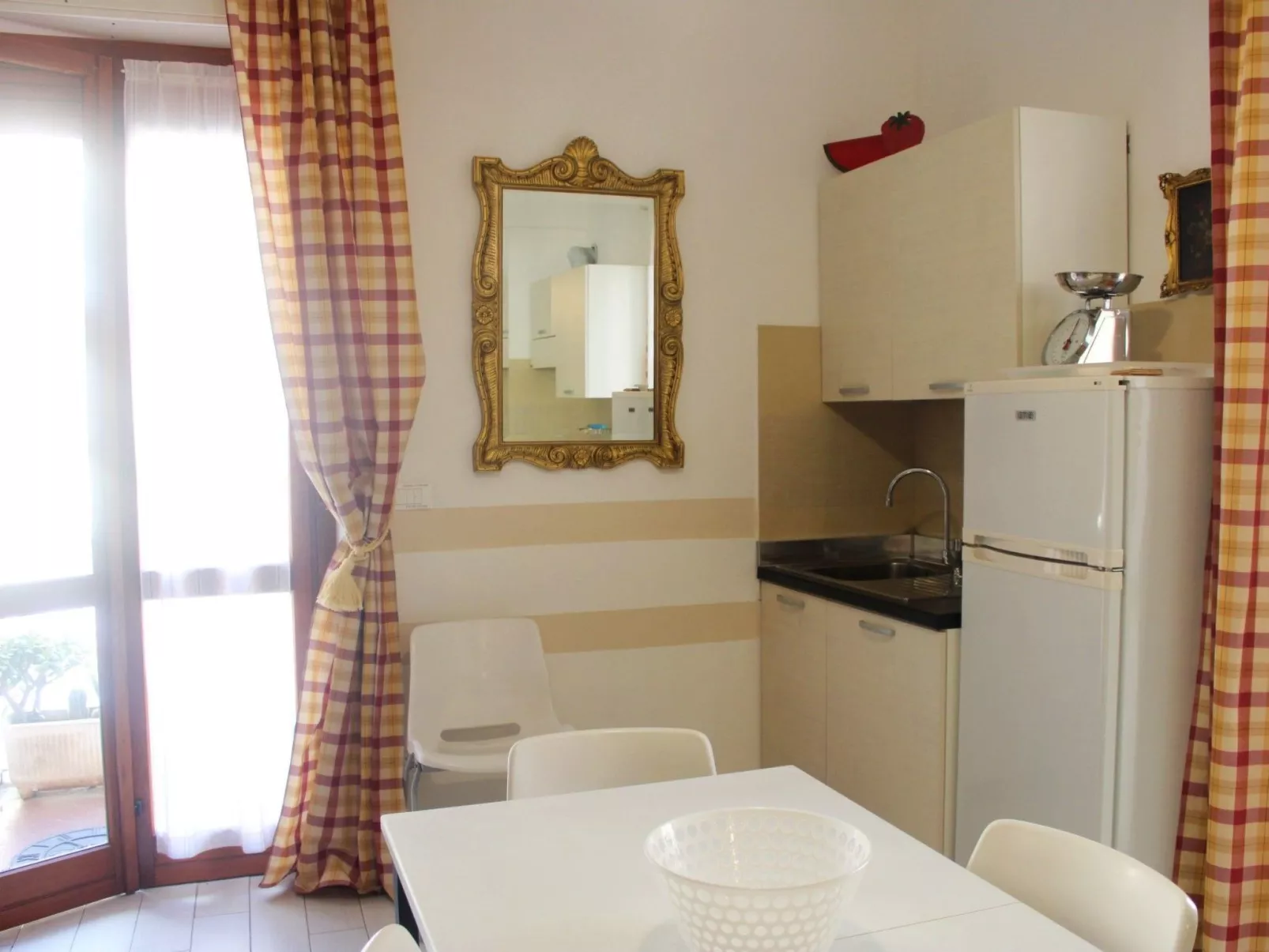 Sehr zentral mit Parkmöglichkeit