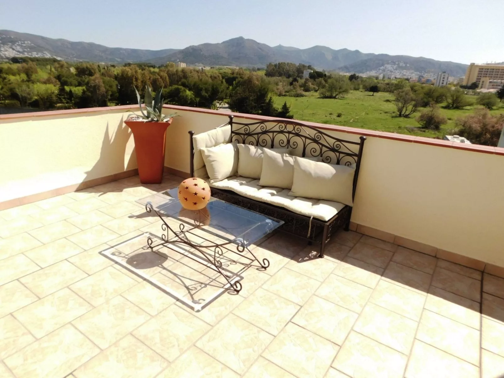 Wohnung in Roses mit Großer Terrasse-Dehors