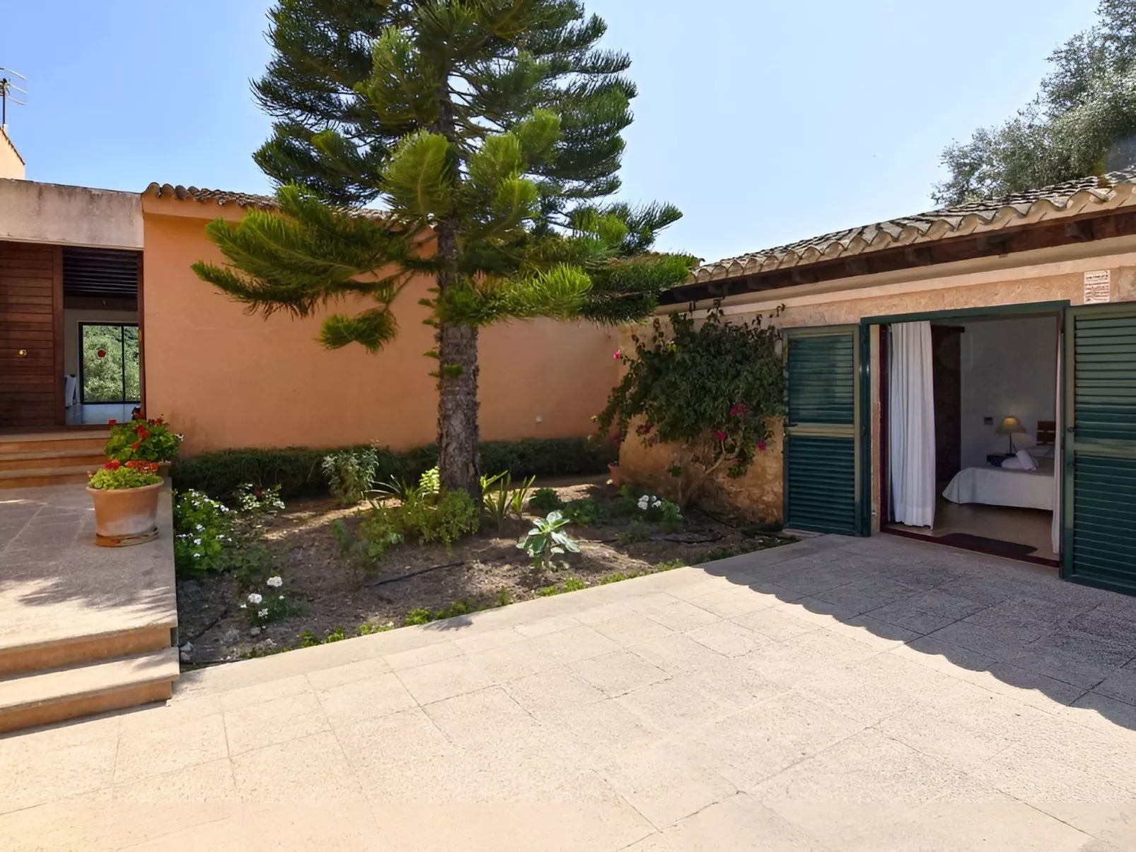 Finca in Meeresnähe mit Schwimmbad und Kinderbecken-Draußen