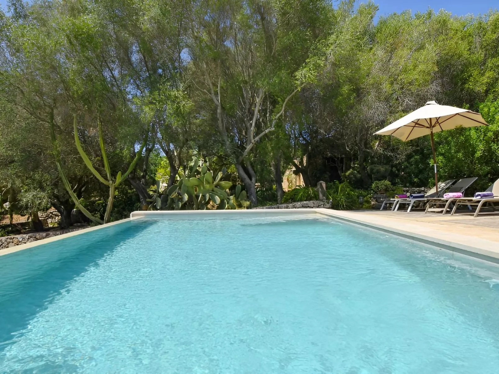 Finca mit Ruhe und Infinity-Pool-Image-tags.info