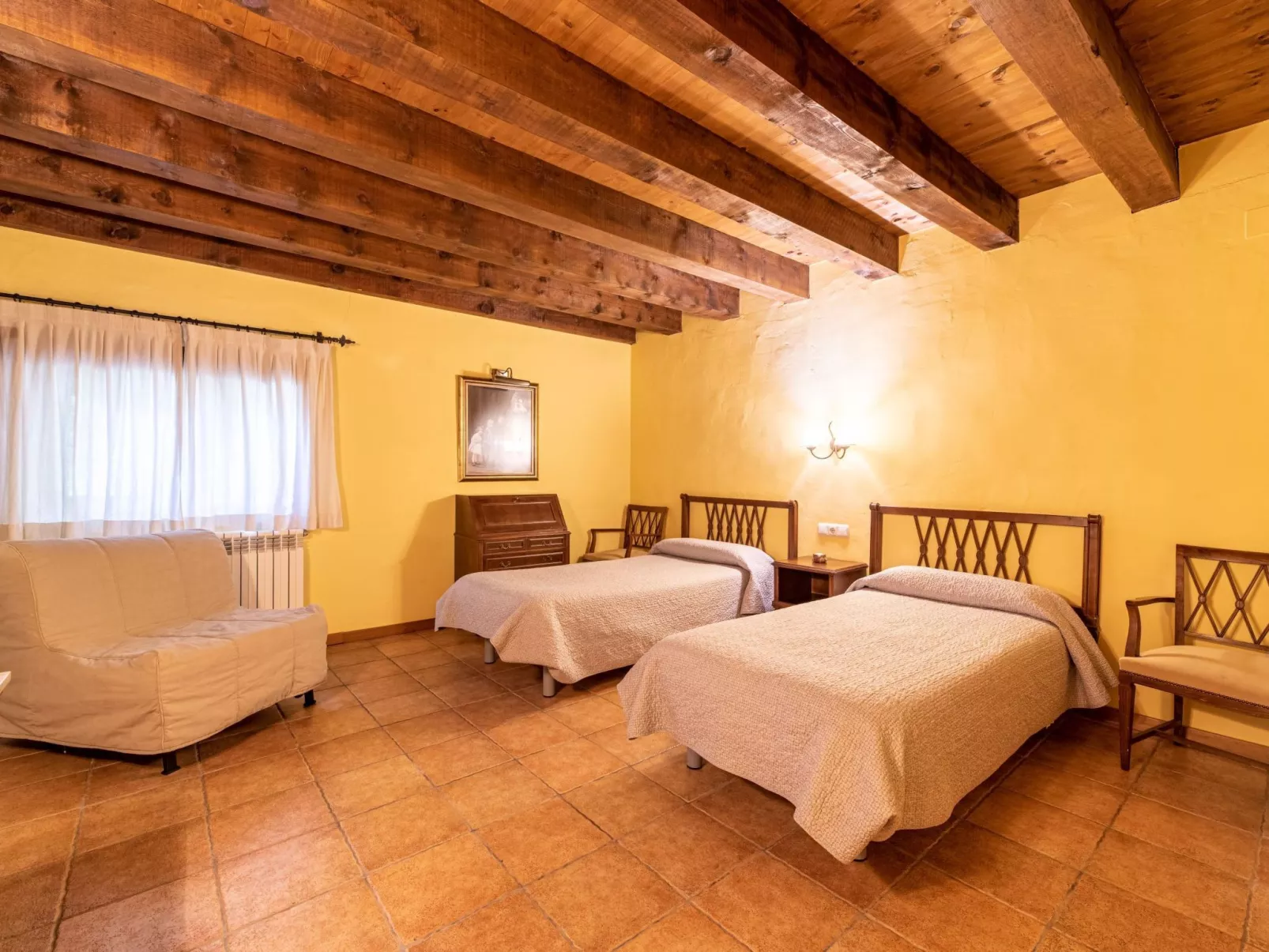 "Cobert del Carro".-Inside