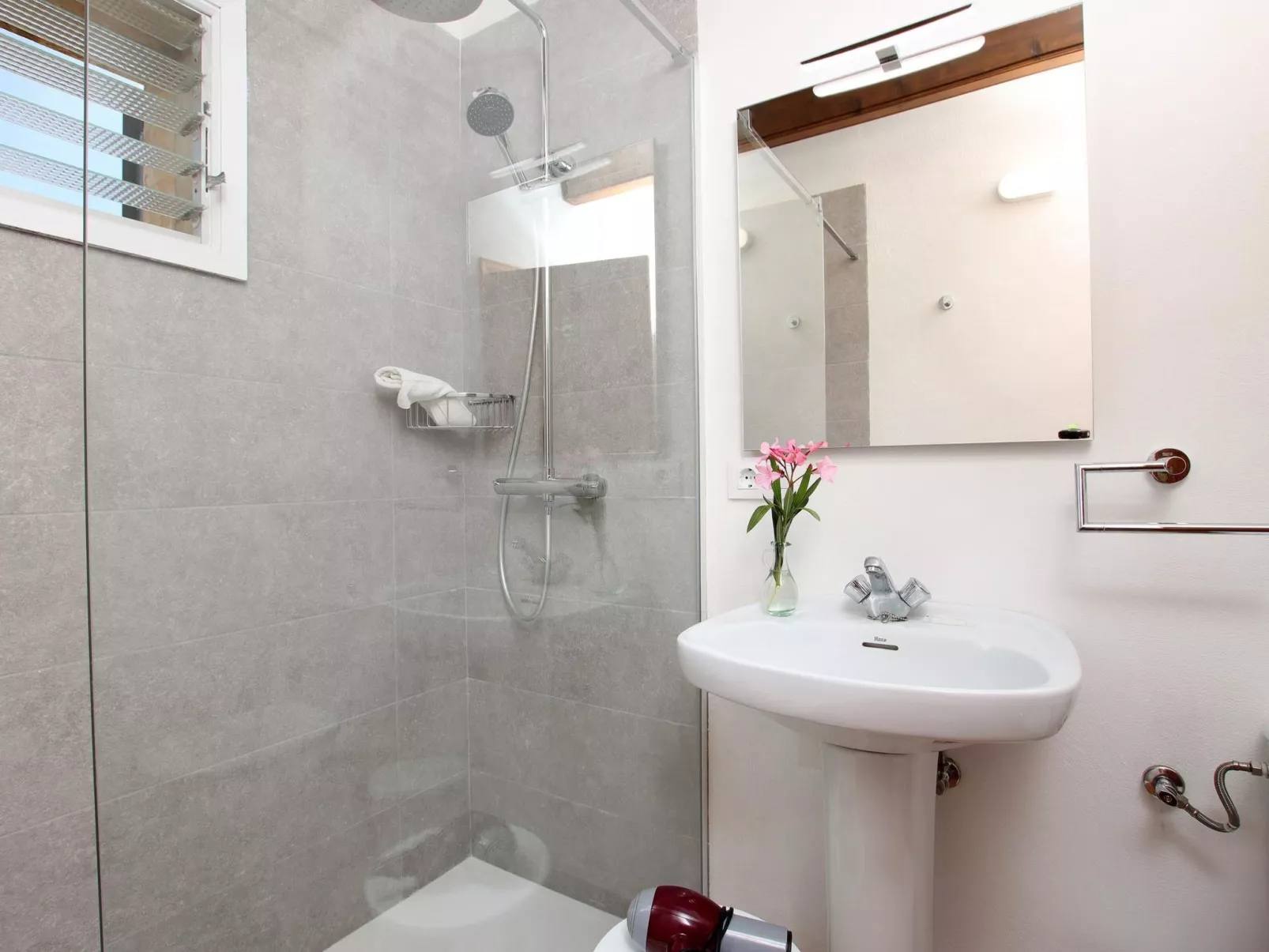 "Joan" mit privatem Pool-Image-tags.info