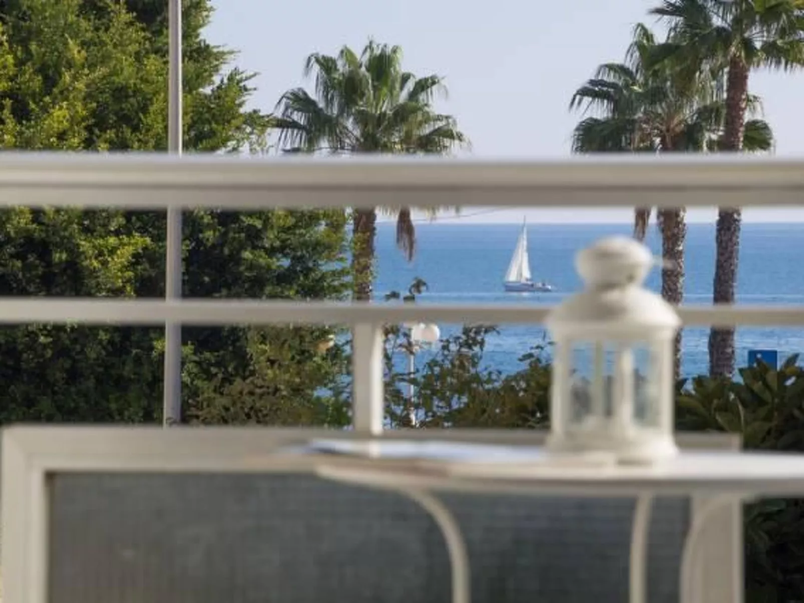 Helle und renovierte Ferienwohnung mit Balkon und tollem Blick auf das Meer-Outside