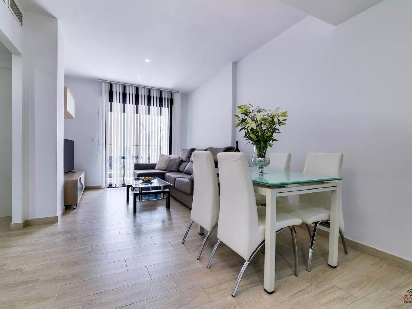 "Pinada Beach" mit Schwimmbad-Dedans