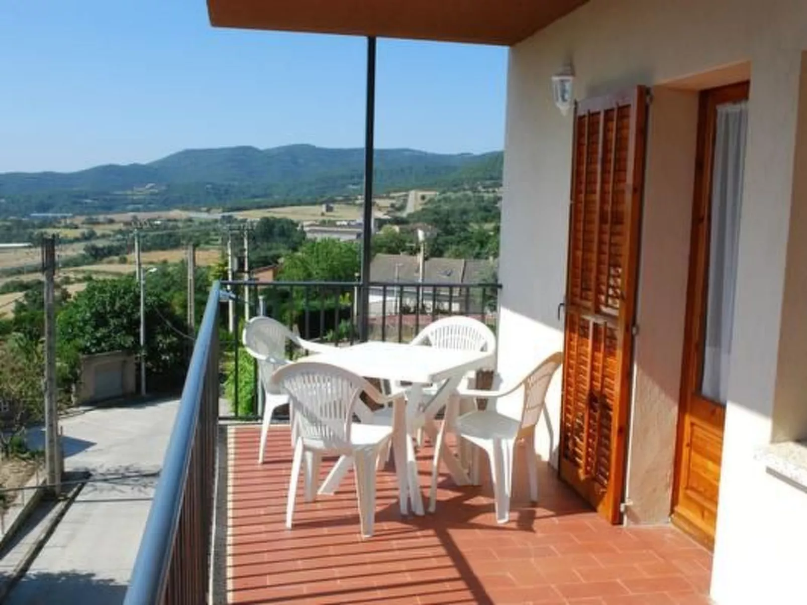 "Cal Serveró." mit Terrasse-Outside