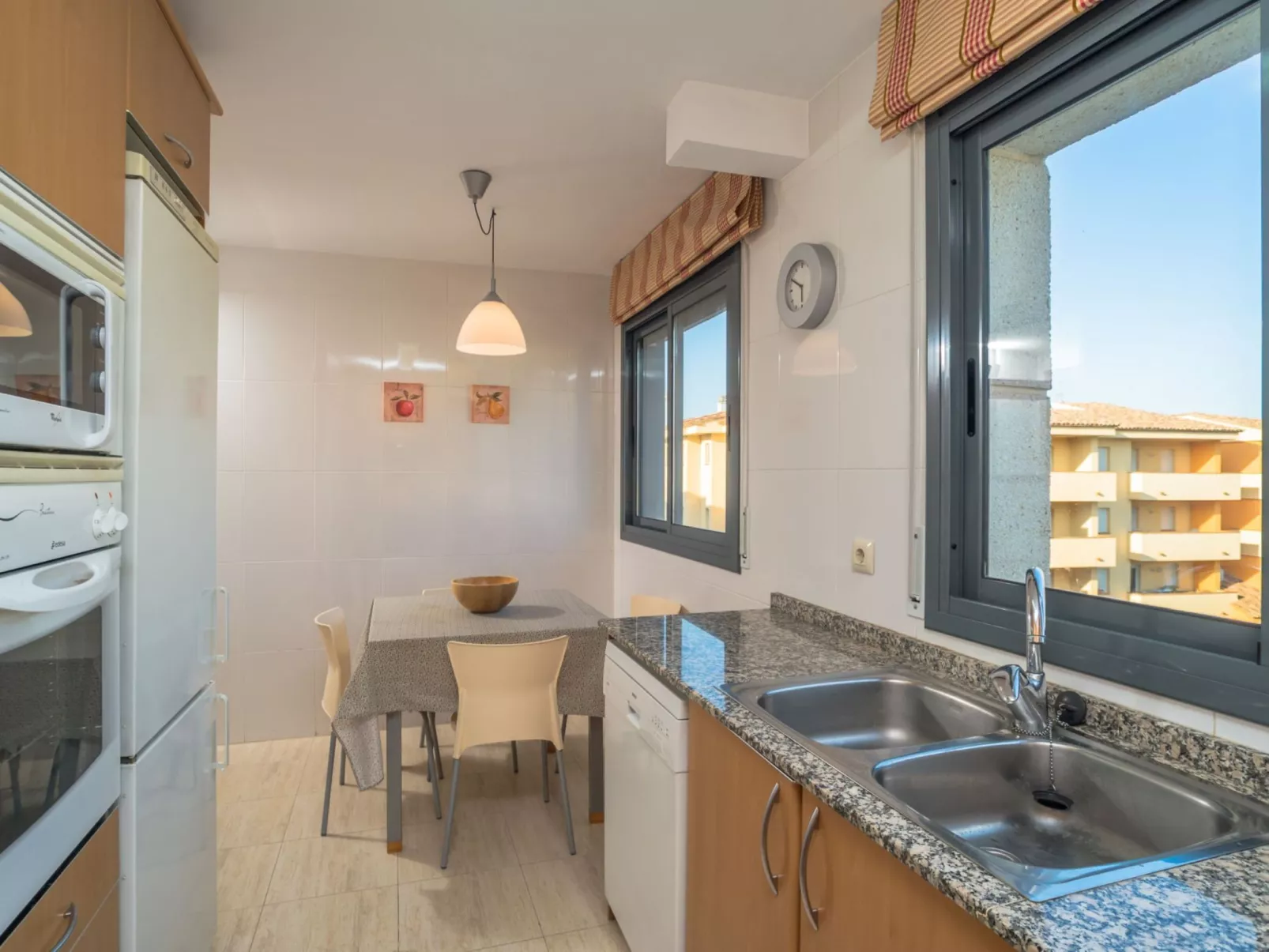 Costabravaforrent Balcó 7, mit gemeinschaftlichem Schwimmbad-Drinnen