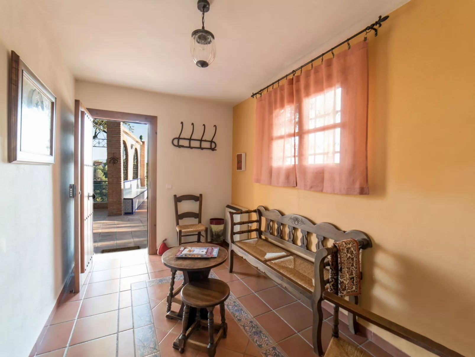 Hütte mit Terrasse-Inside