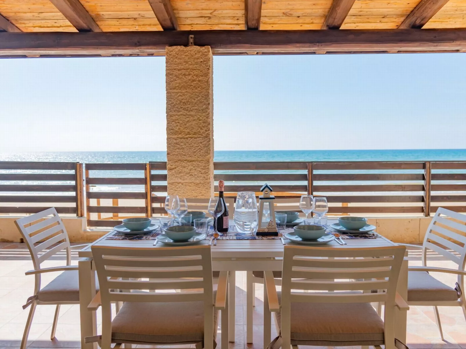 Komfortable und moderne Villa am Strand-Dehors