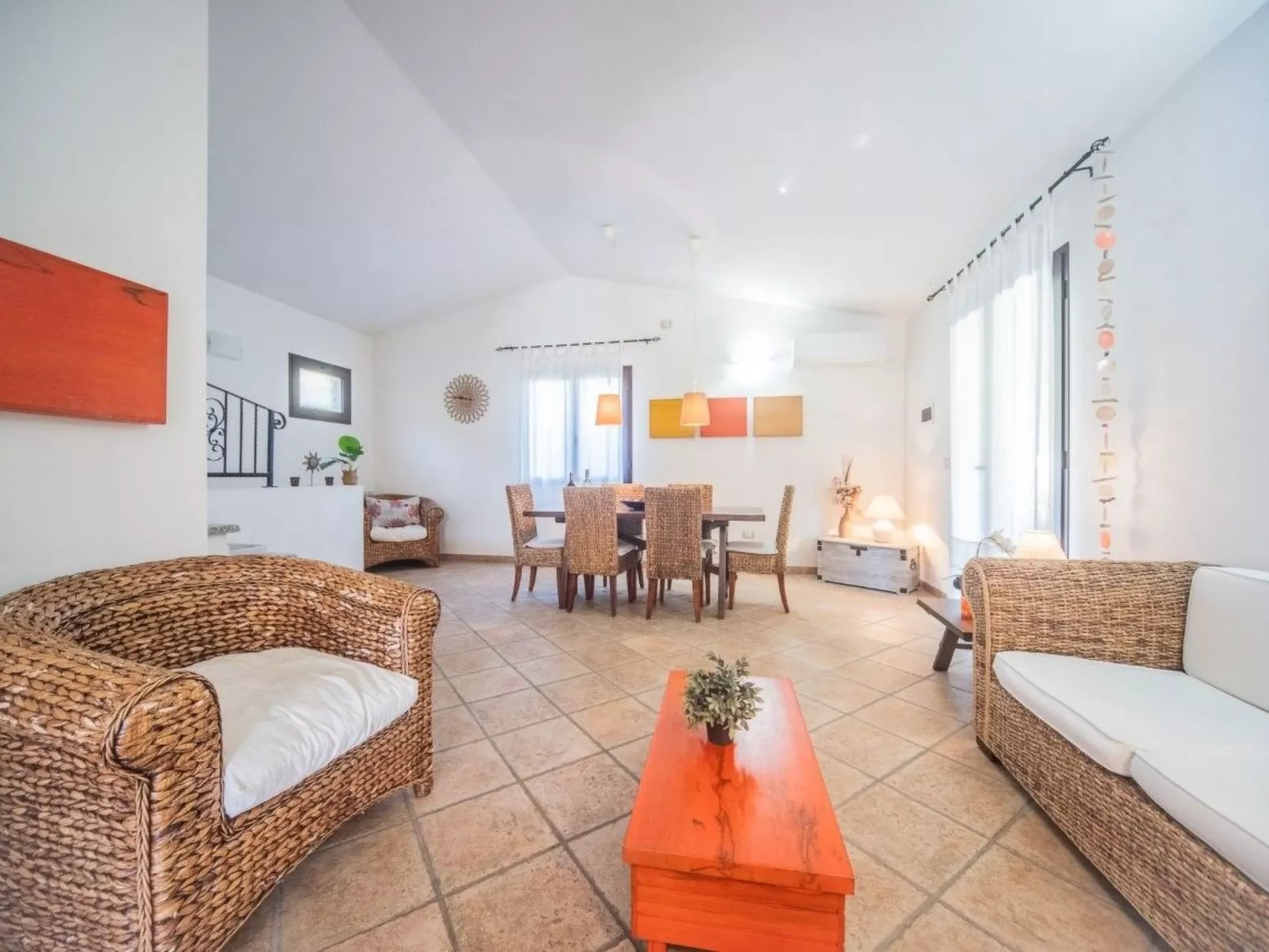 Schöne moderne Villa in privater Lage, umgeben von üppiger Natur-Dedans