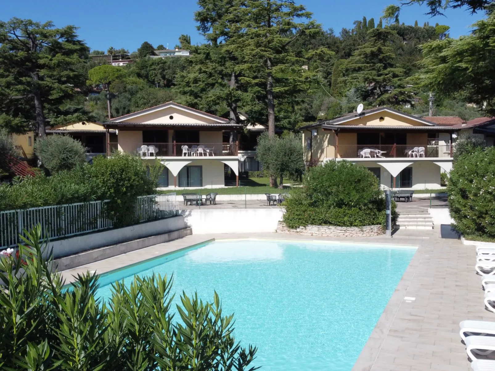 Auf zwei Ebenen-Outside