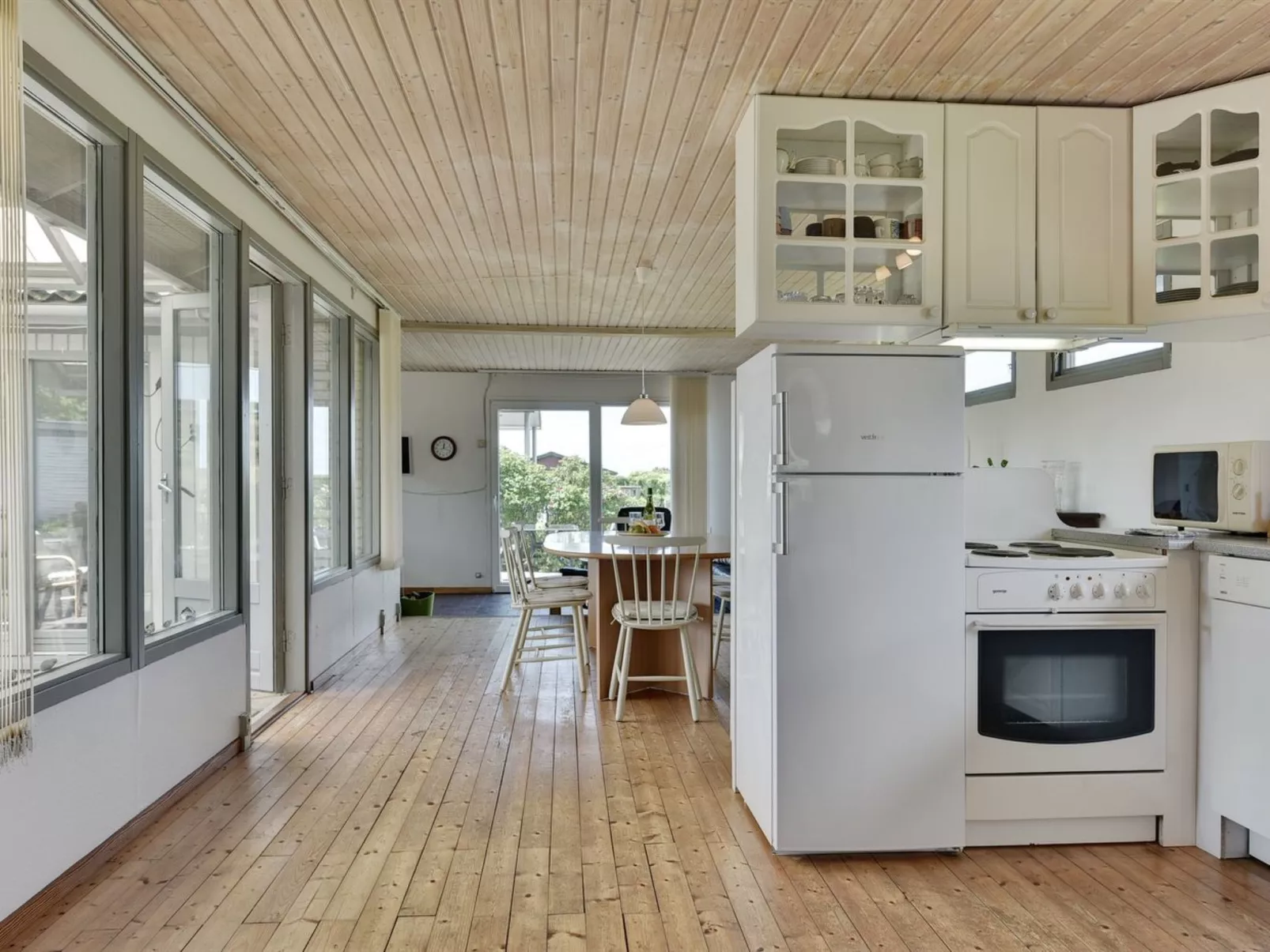 "Rise" - 250m from the sea-Dedans