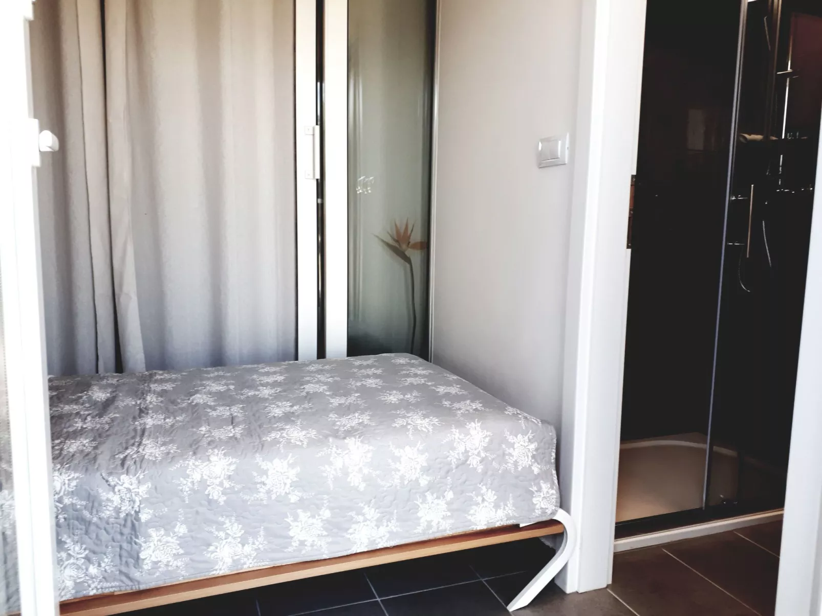 Direkt am Meer liegendes Apartment mit Garten-Dedans