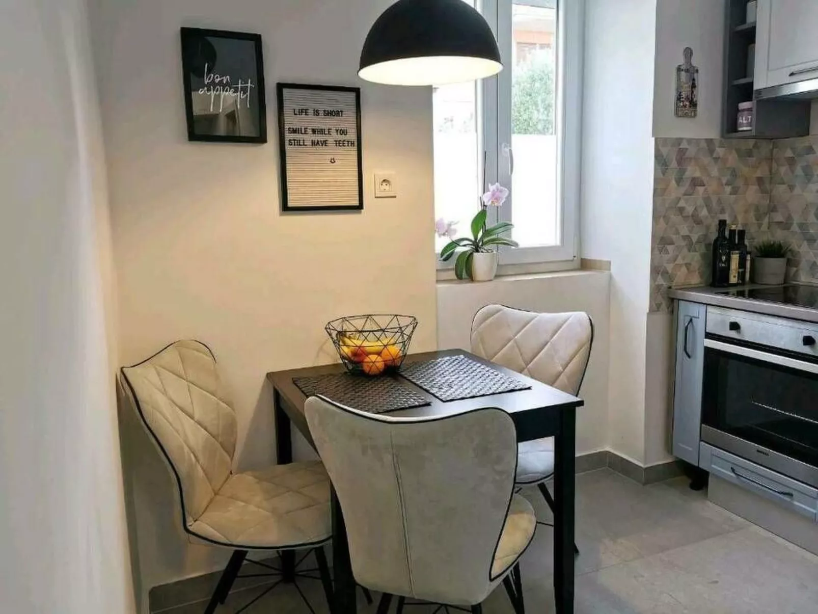 Gemütliche 2-Schlafzimmer-Wohnung mit Meerblick, Crikvenica-Drinnen