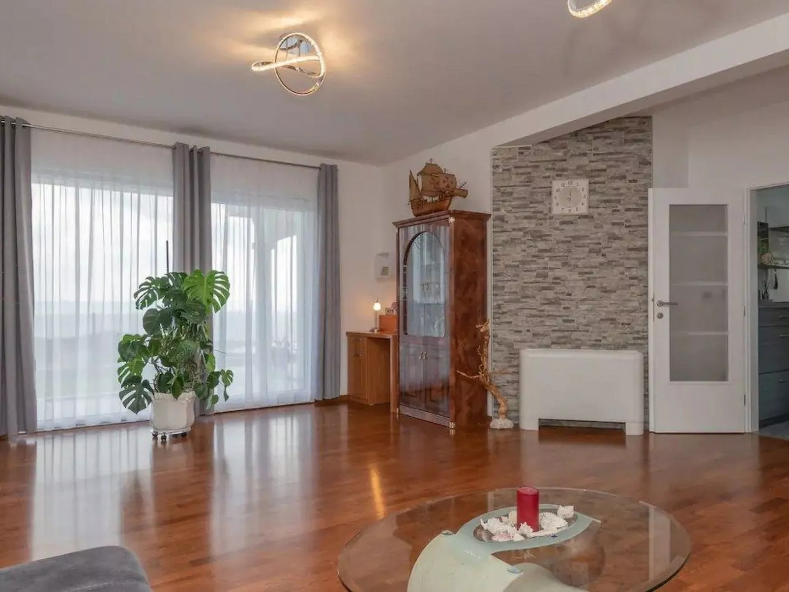 Villa Mira Mel-Image-tags.info