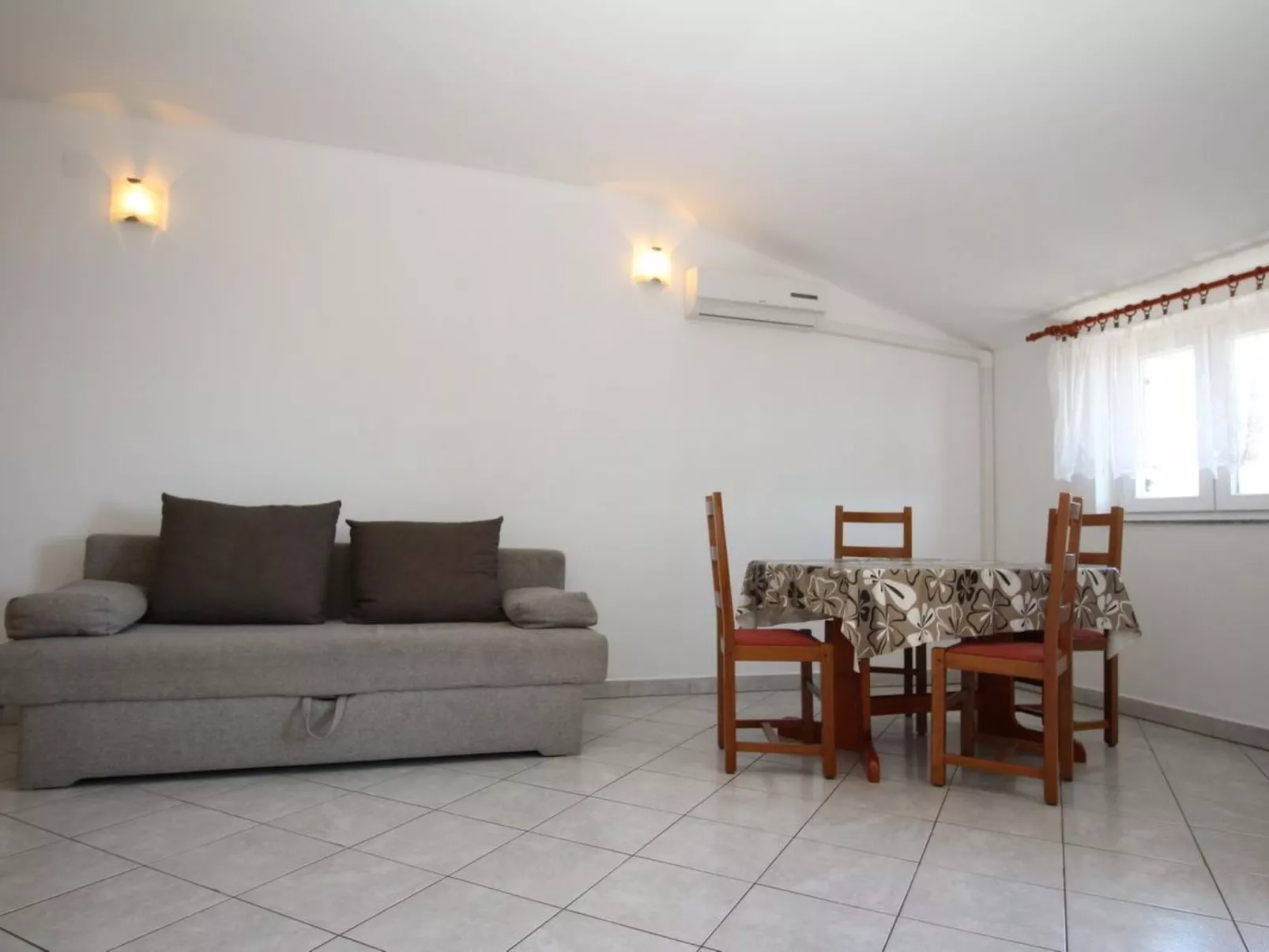 Wohnung in Baška mit Eigenem Balkon-Dedans