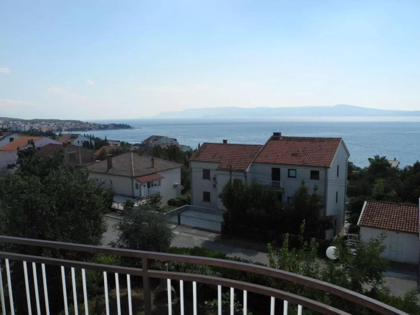 Appartement mit Balkon und Meerblick-Image-tags.info