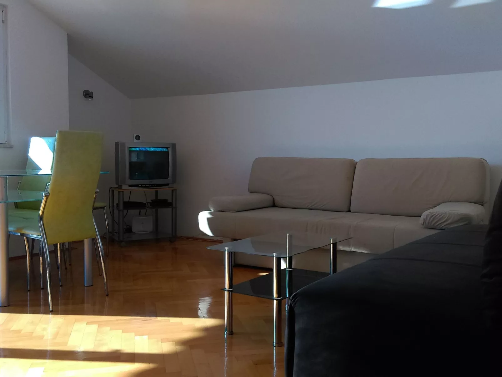 Wohnung mit Blick auf das Wasser-Inside