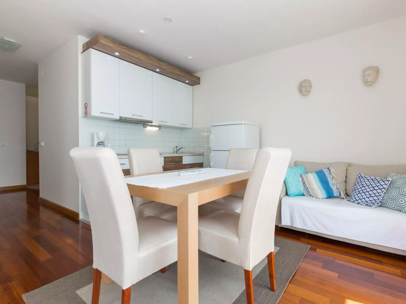 Für vier Personen mit Balkon-Dedans