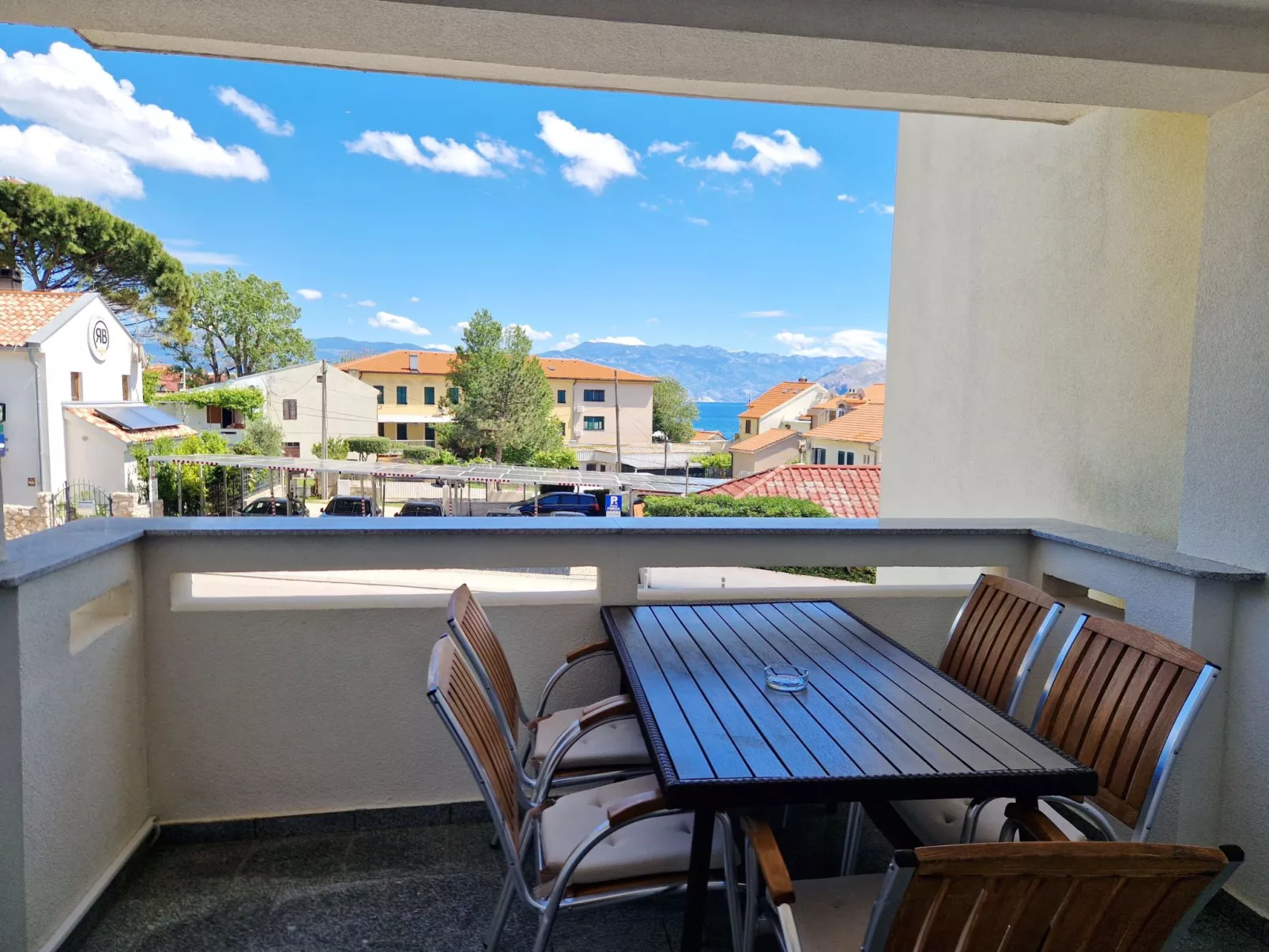 Modern eingerichtete Apartment für 4 Personen ideal für Famillien mit Kinder im-Draußen